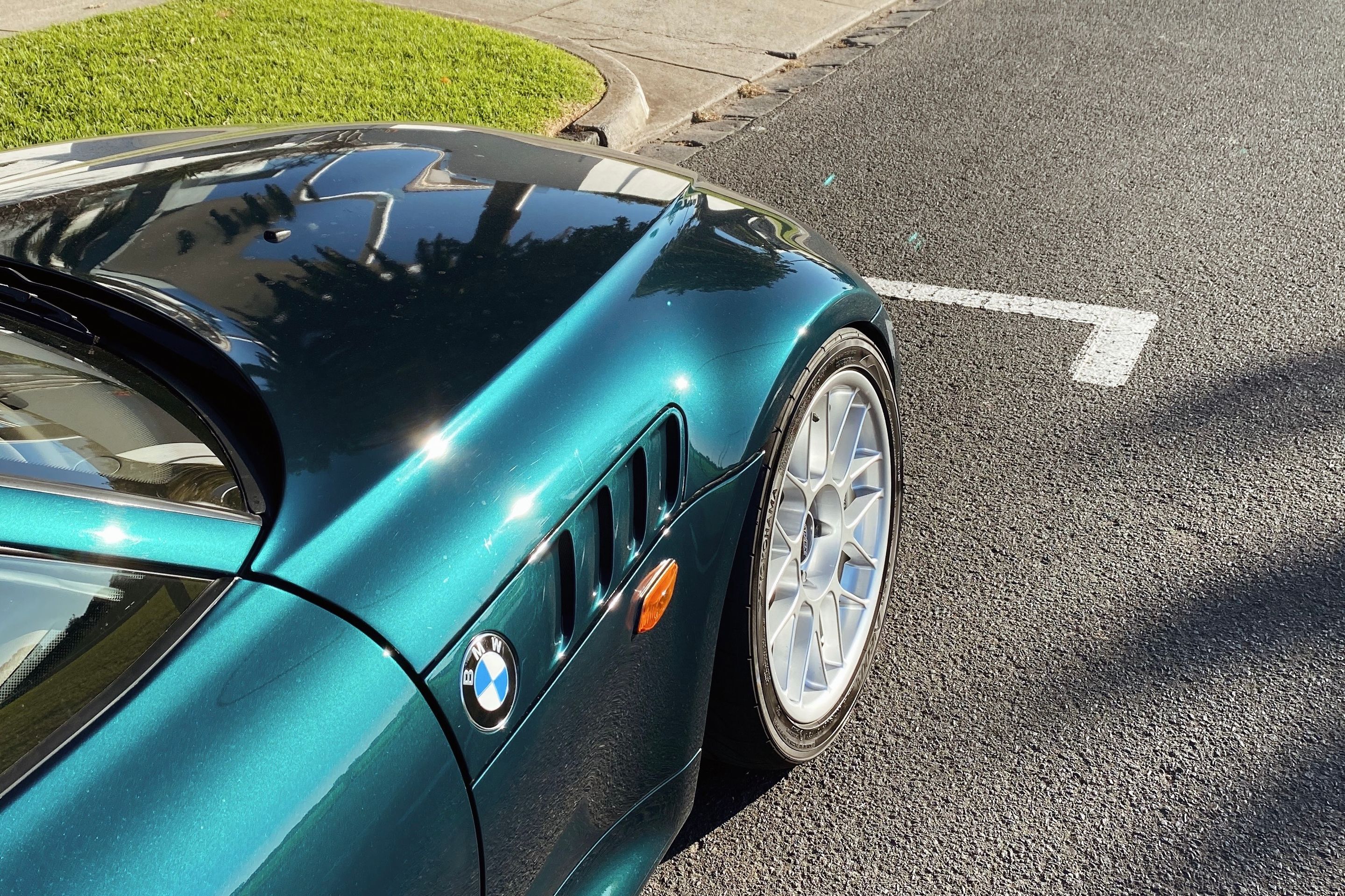 Green BMW E36/7 Roadster Z3 with 17" ARC-8 Apex wheels in Hyper Silver