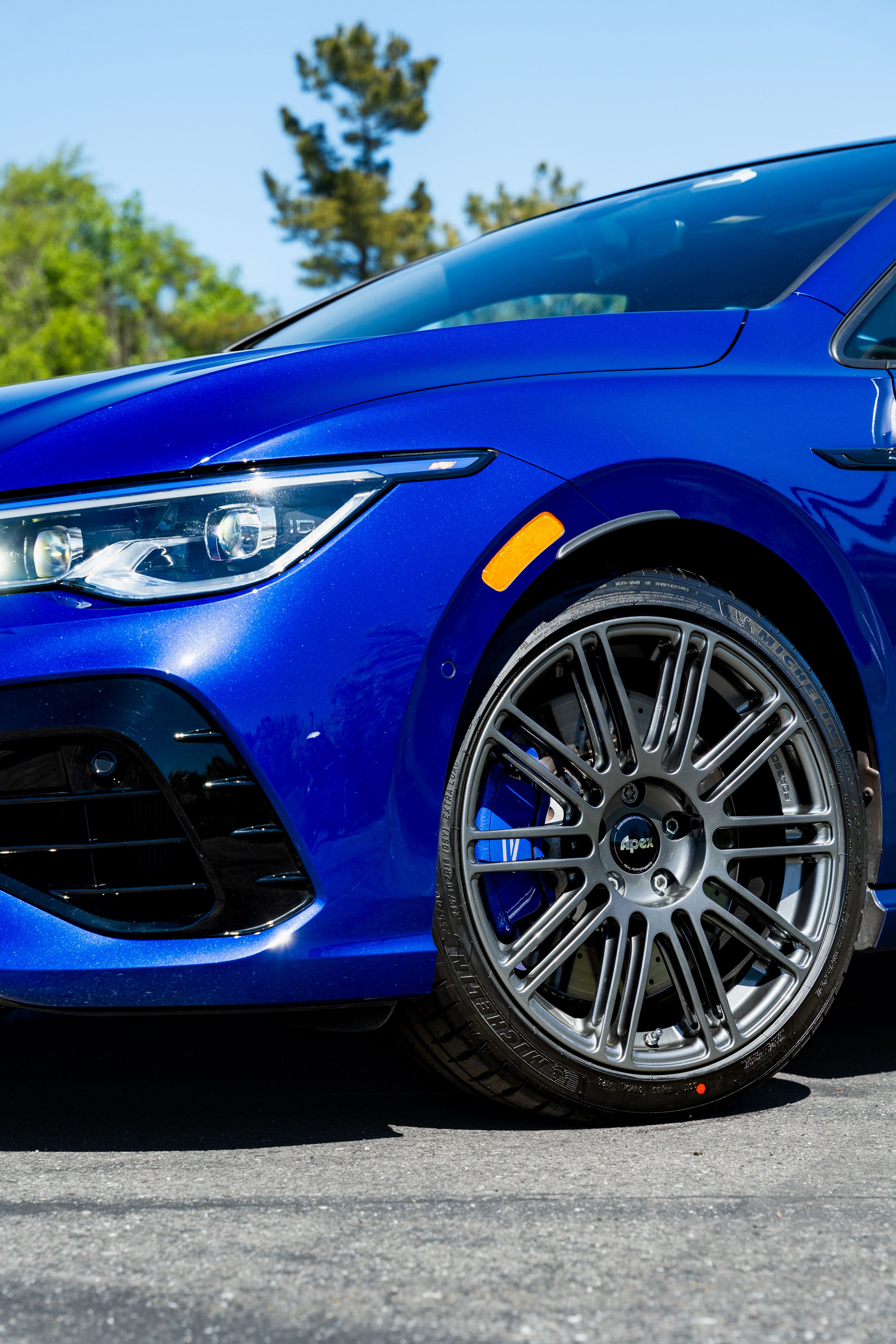 Blue VW MK8 Golf R with 18" TC-10RT Apex wheels in Anthracite