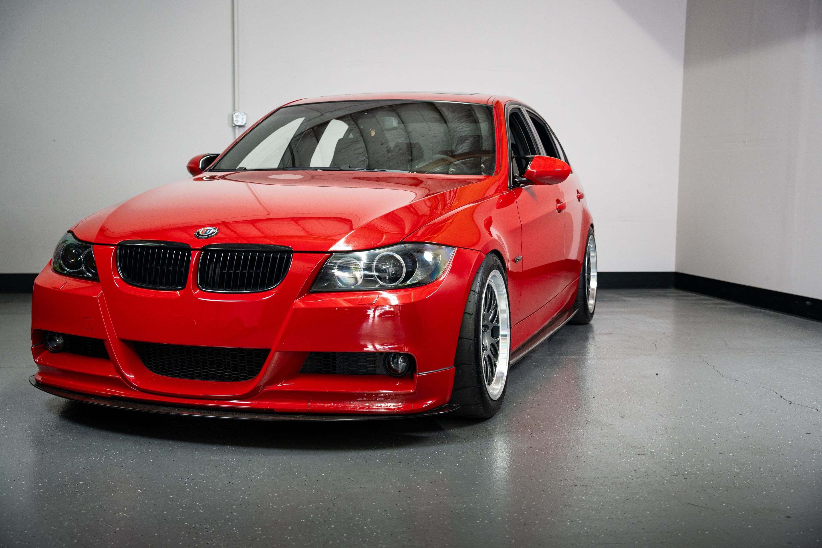 Red BMW E90 Sedan 3 Series with 18" ML-10RT Apex wheels in Machined Lip Anthracite