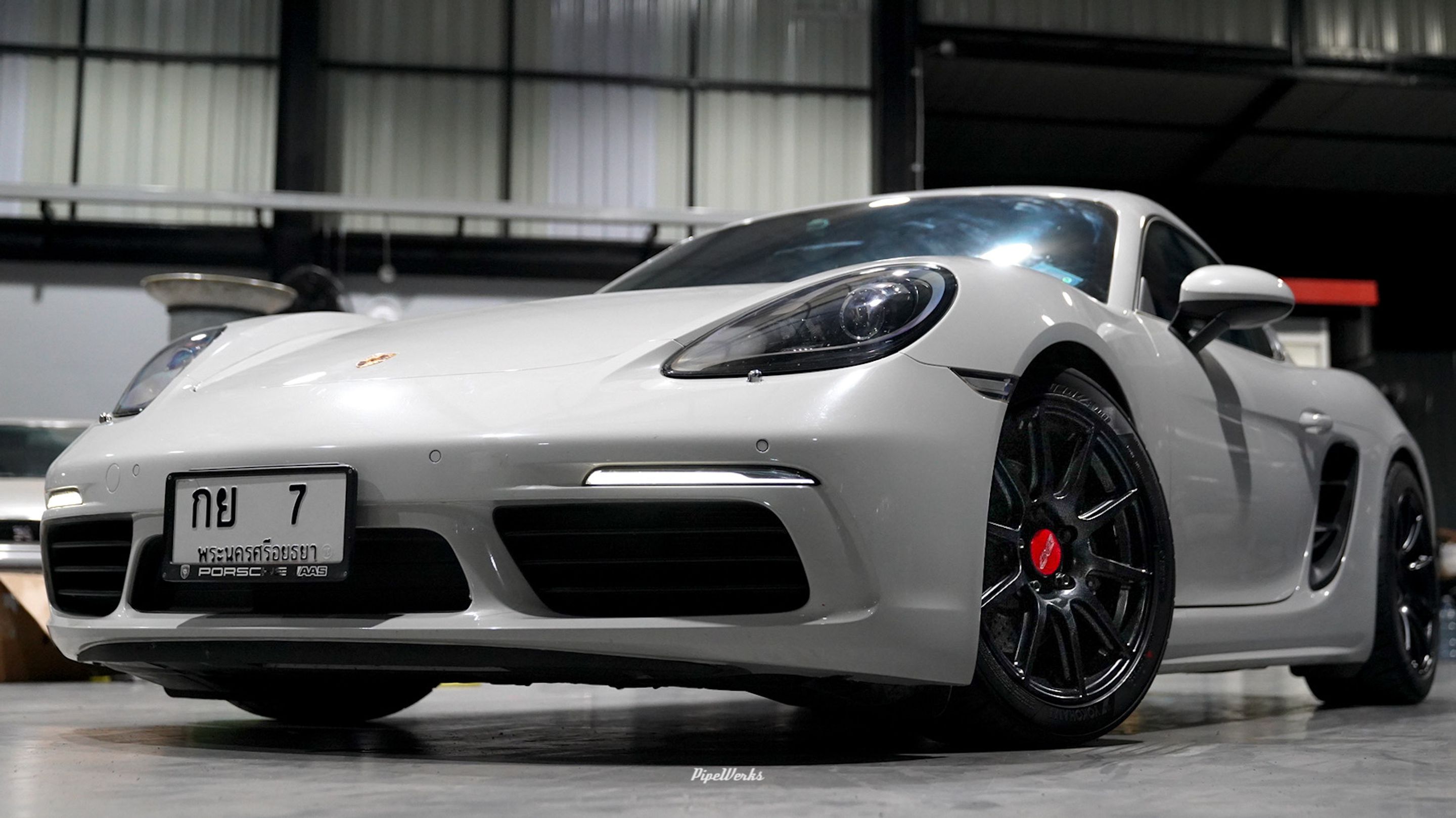 White Porsche 718 Cayman Base with 18" SM-10 Apex wheels in Satin Black