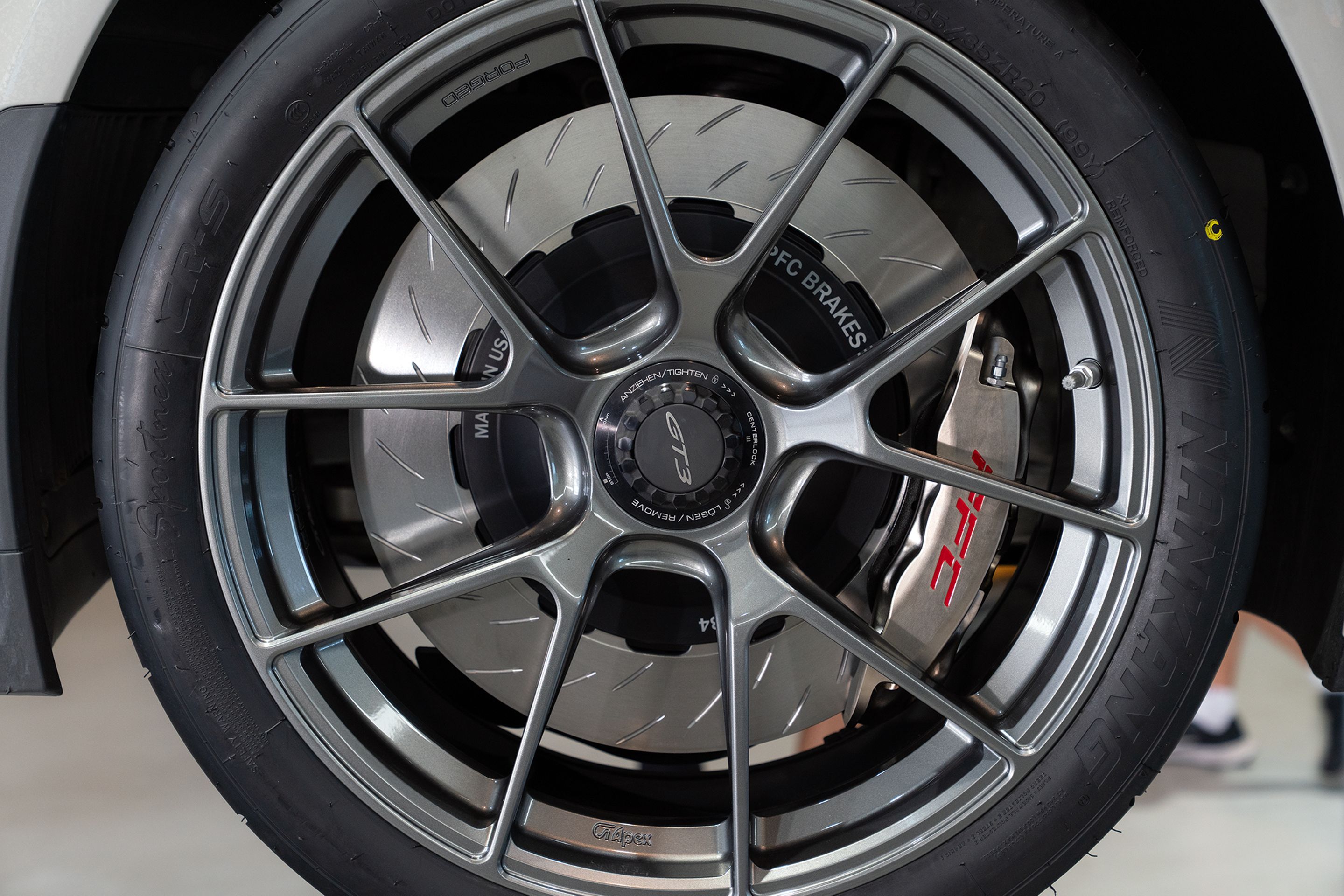 Grey Porsche 911 992.1 GT3 with 20"/21" VS-5RS Apex wheels in Anthracite