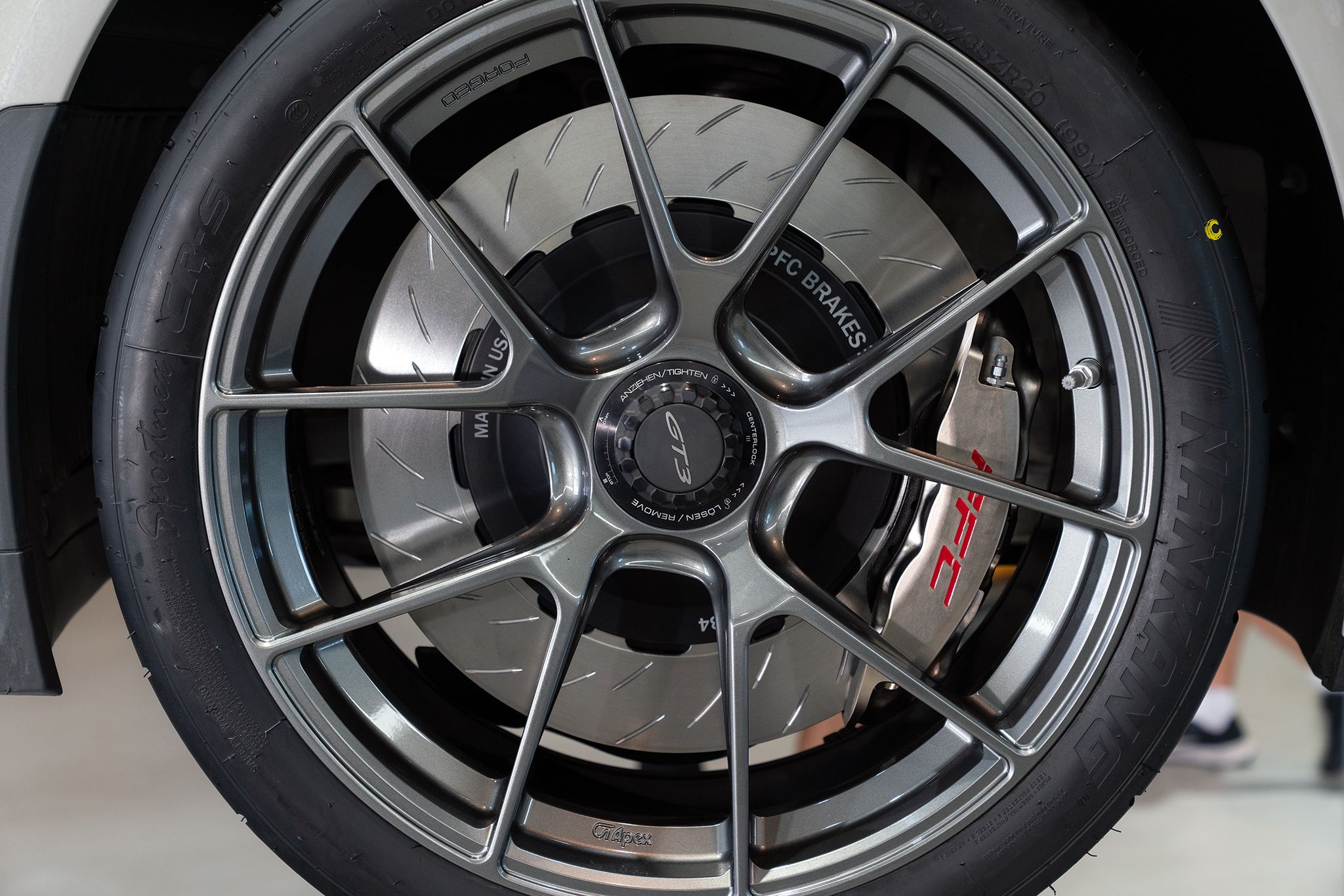 Grey Porsche 911 992.1 GT3 with 20"/21" VS-5RS Apex wheels in Anthracite