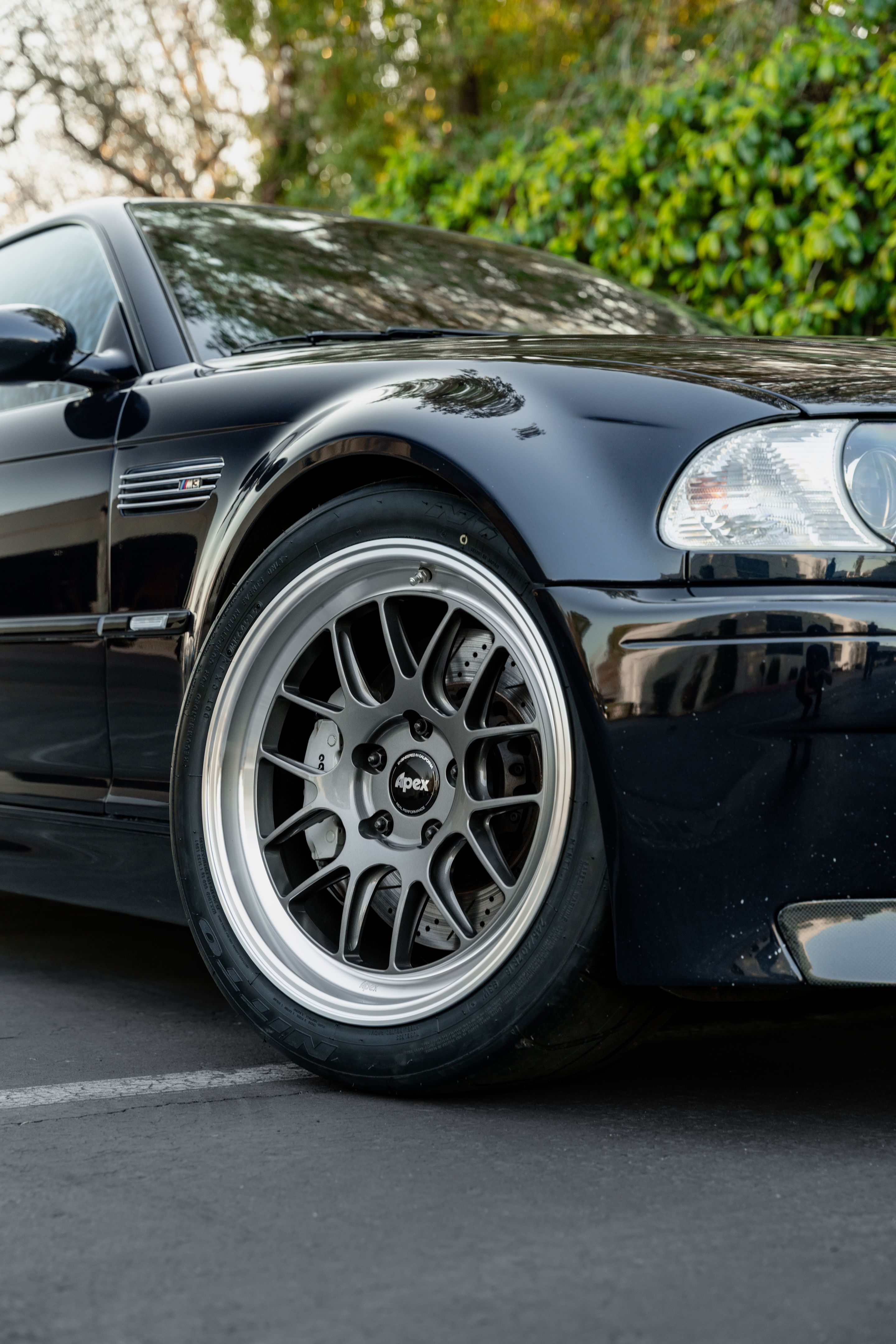 Black BMW E46 M3 with 18" ML-7RT Apex wheels in Machined Lip Anthracite