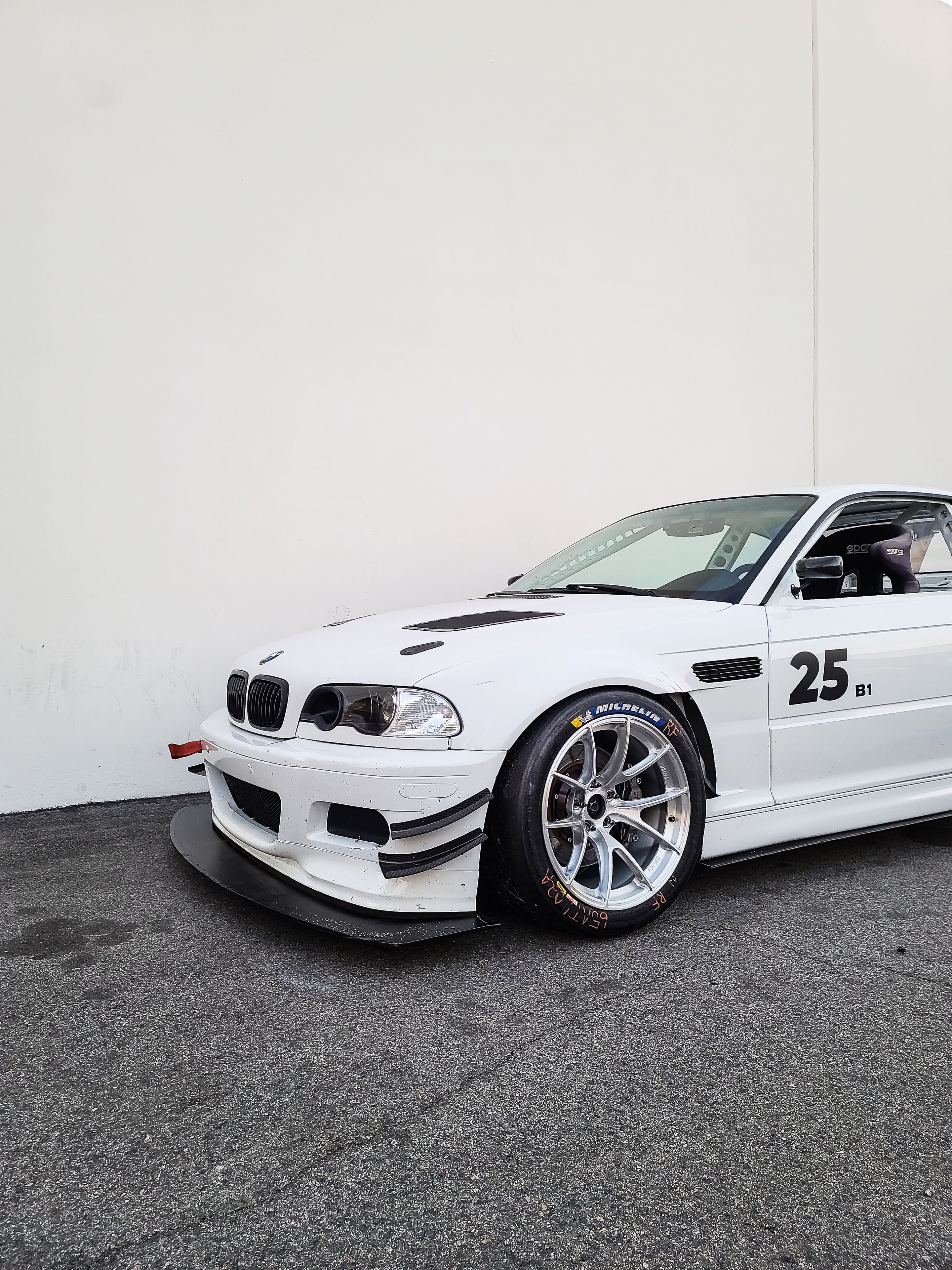 White BMW E46 M3 with 18" VS-5RS Apex wheels in Brushed Clear
