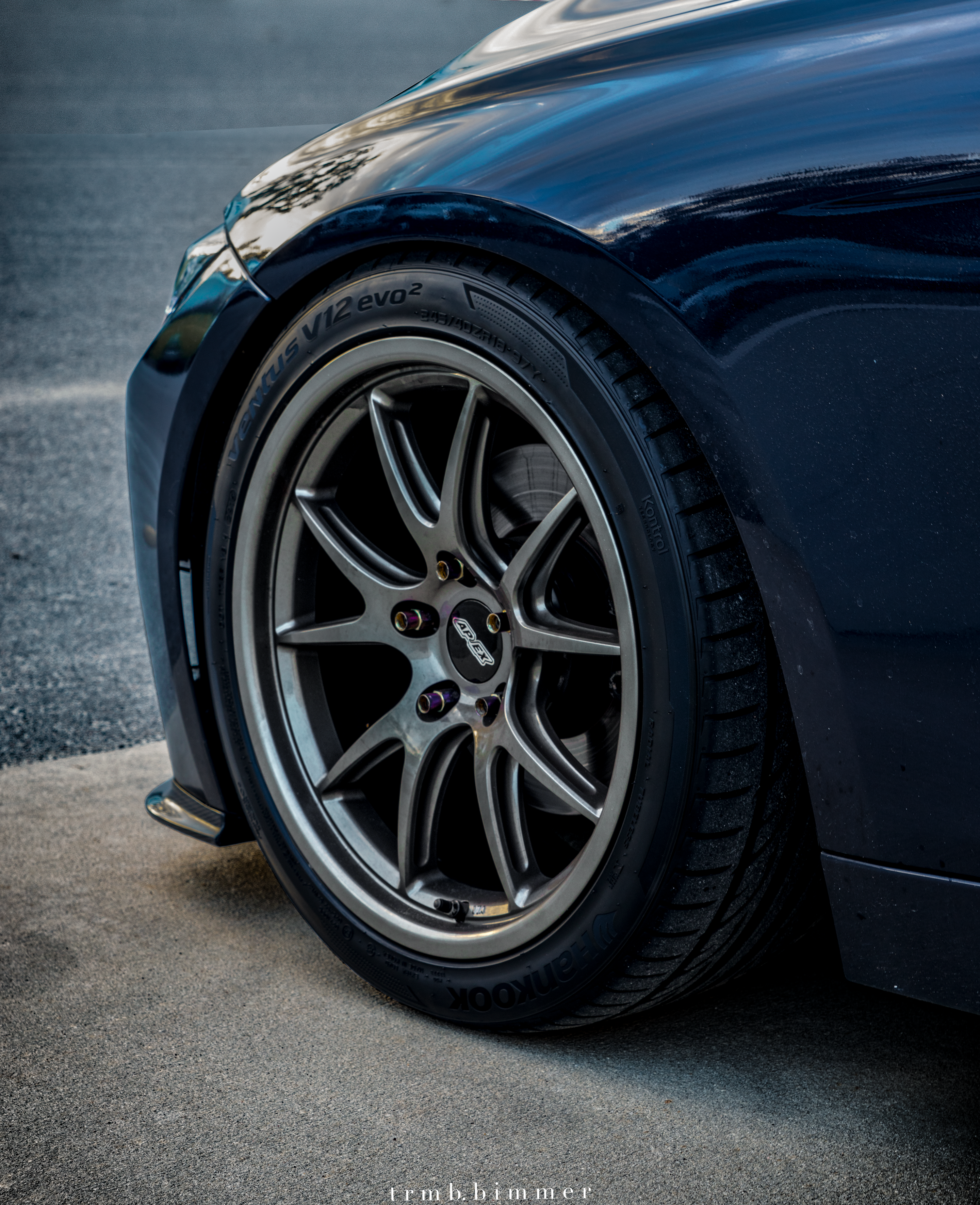 Black BMW F30 Sedan 3 Series with 18" FL-5 Apex wheels in Anthracite