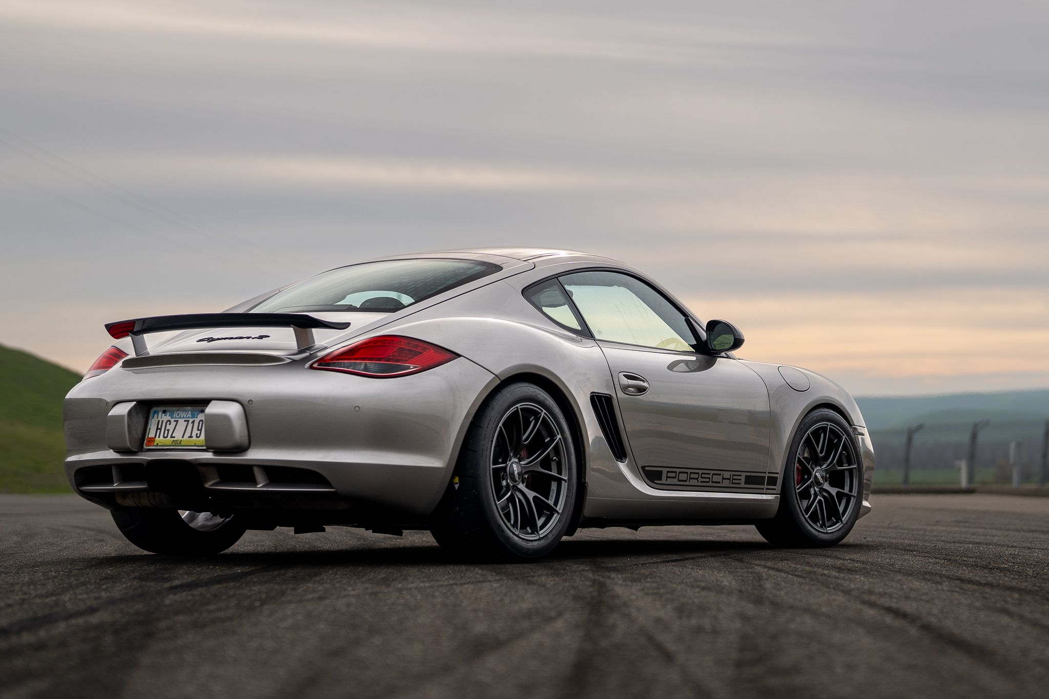 Grey Porsche 987 Cayman R with 18" VS-5RS Apex wheels in Anthracite