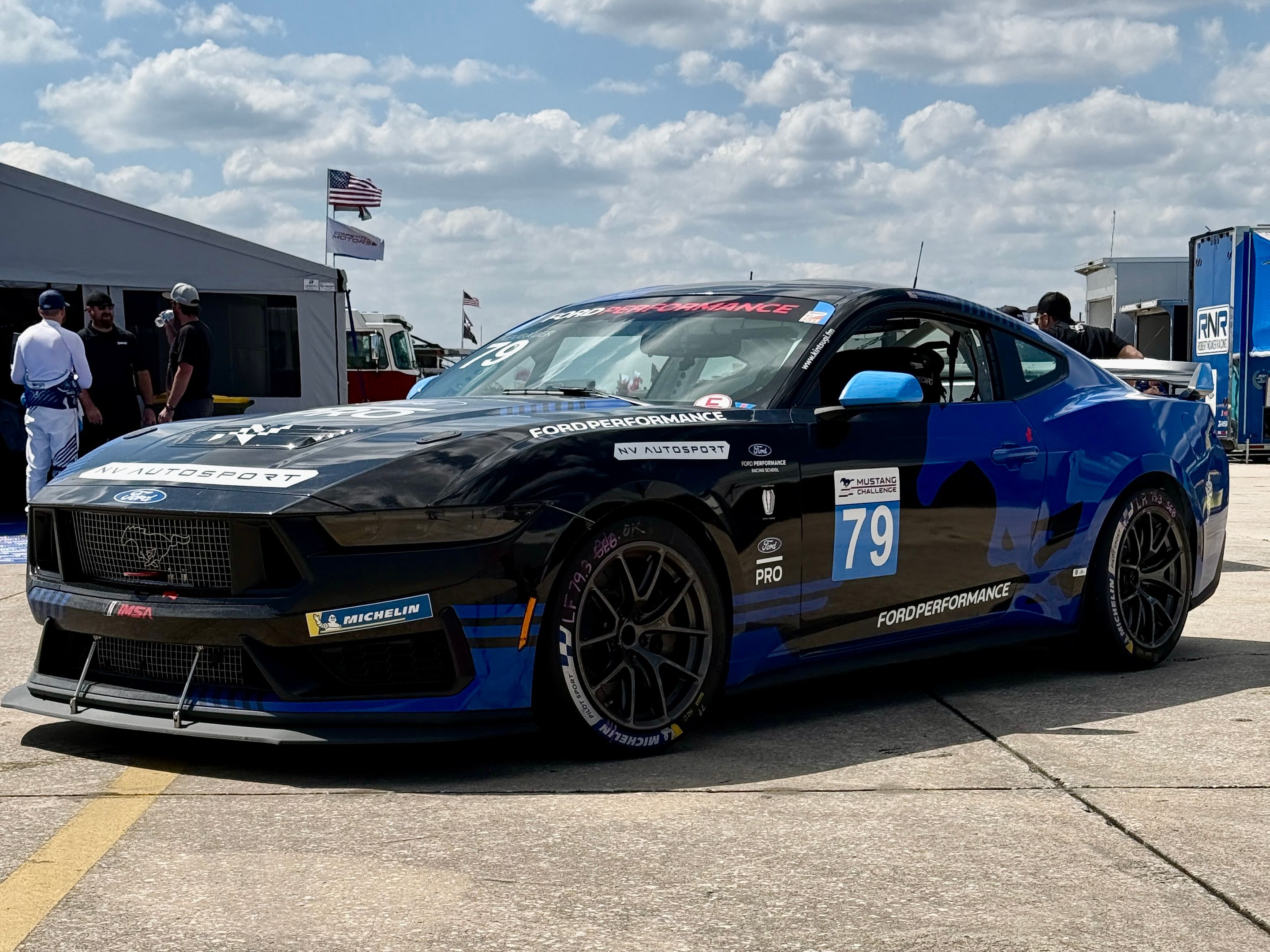 Black Ford Performance Mustang Dark Horse R with 18" VS-5RE Apex wheels in Anthracite