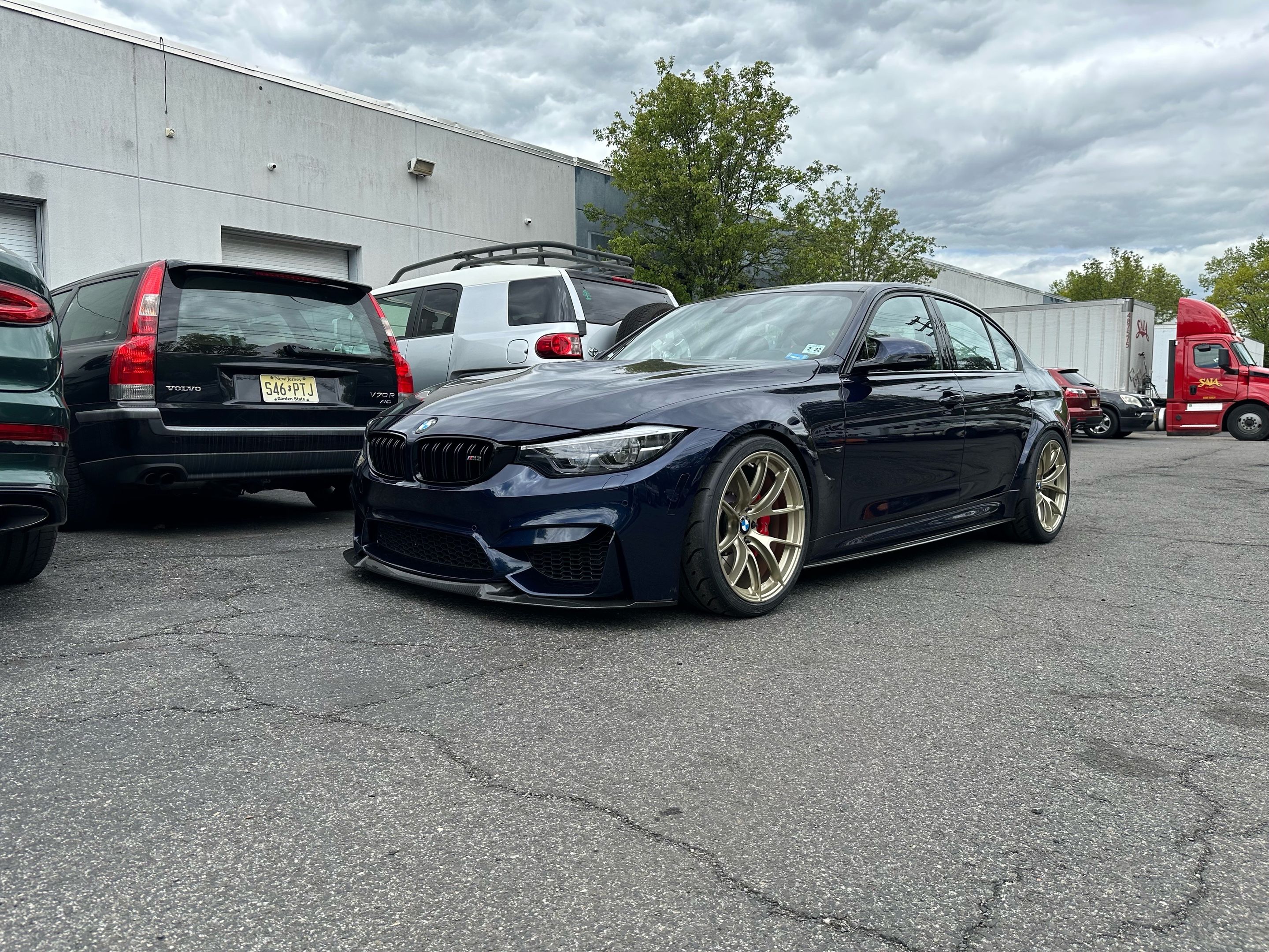 Blue BMW F80 M3 with 19" VS-5RS Apex wheels in Motorsport Gold