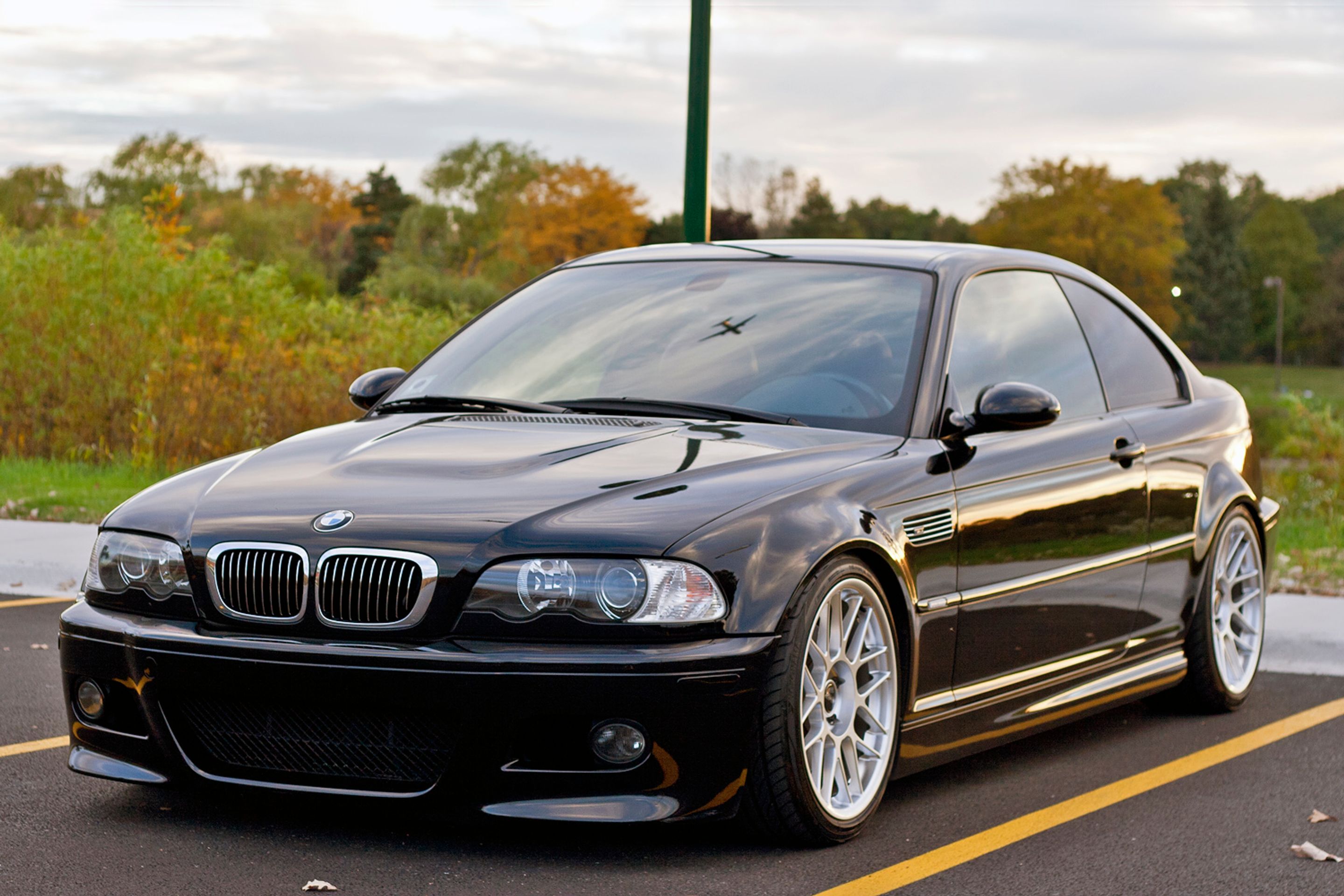 Black BMW E46 M3 with 18" ARC-8 Apex wheels in Hyper Silver