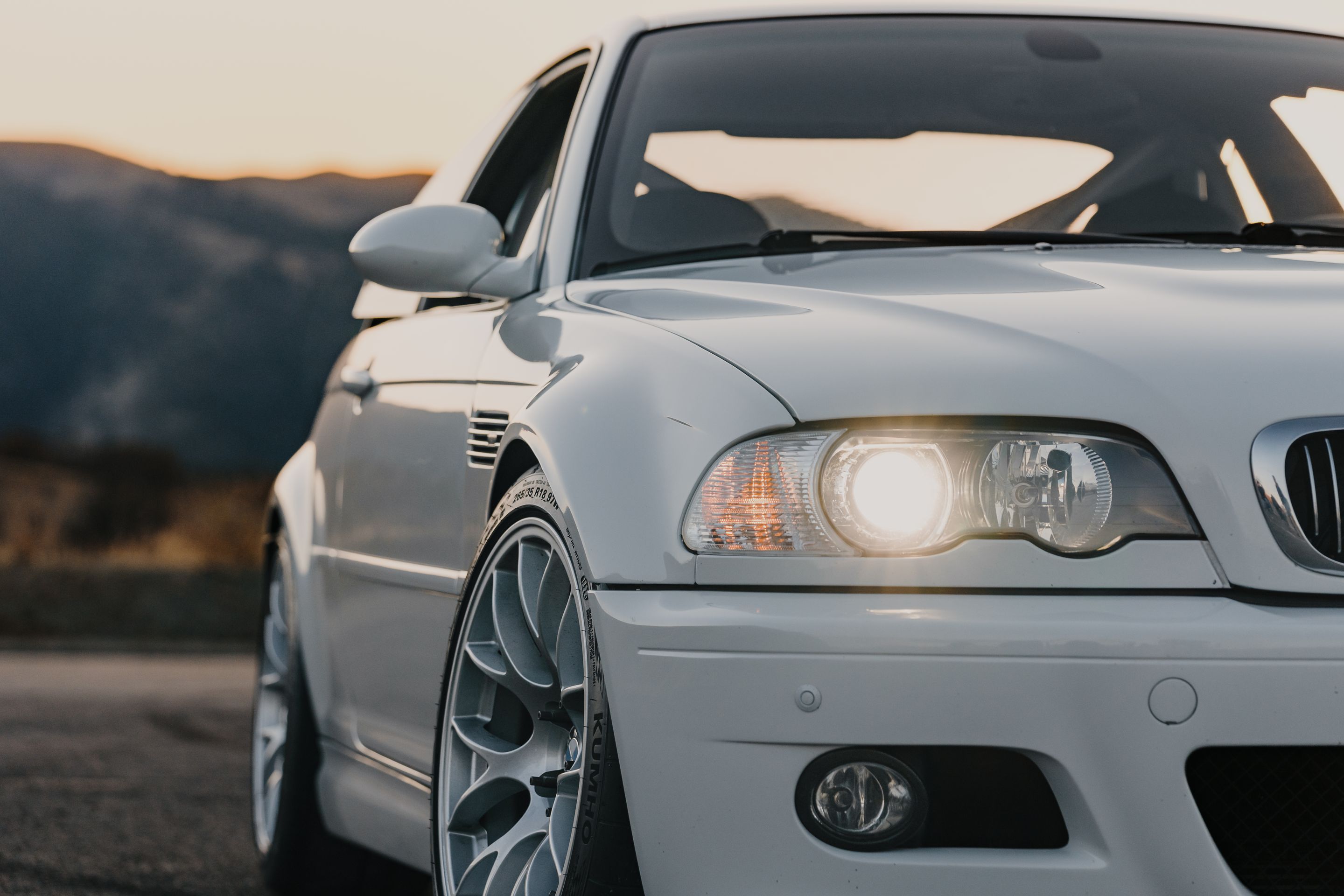 White BMW E46 M3 with 18" EC-7 Apex wheels in Race Silver