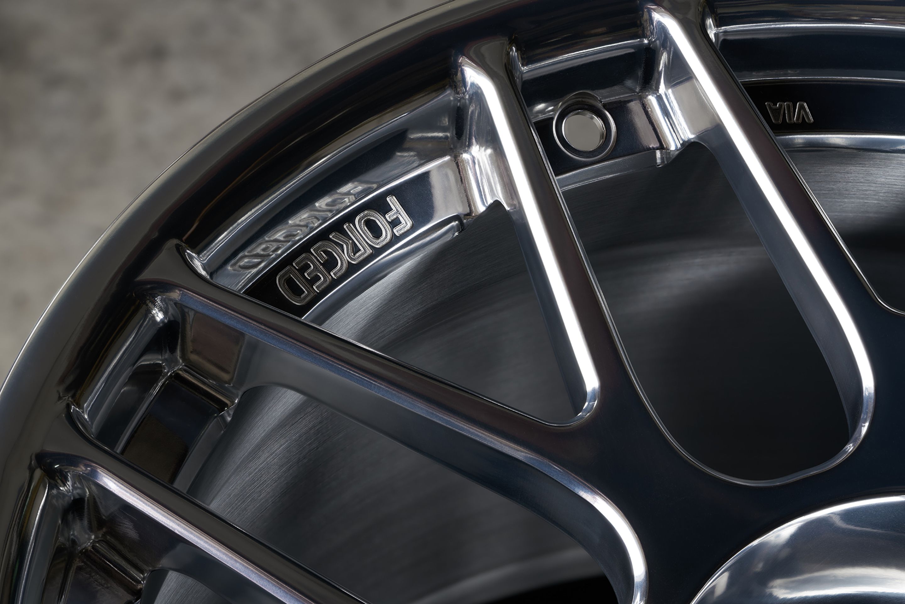 White Porsche 911 996 GT2 with 20" VS-5RS Apex wheels in Brushed Clear