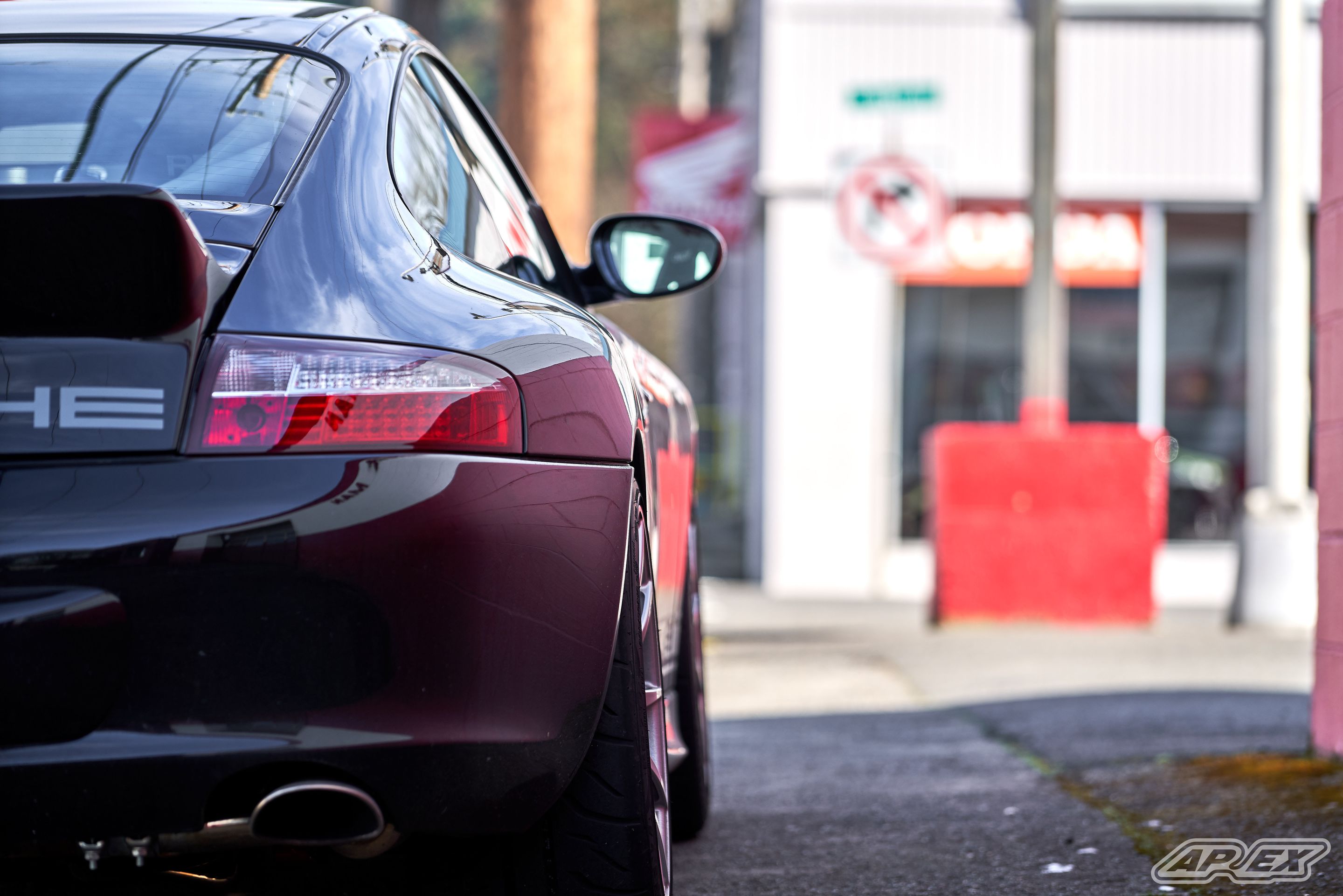 Black Porsche 911 996 Carrera with 18" SM-10 Apex wheels in Race Silver