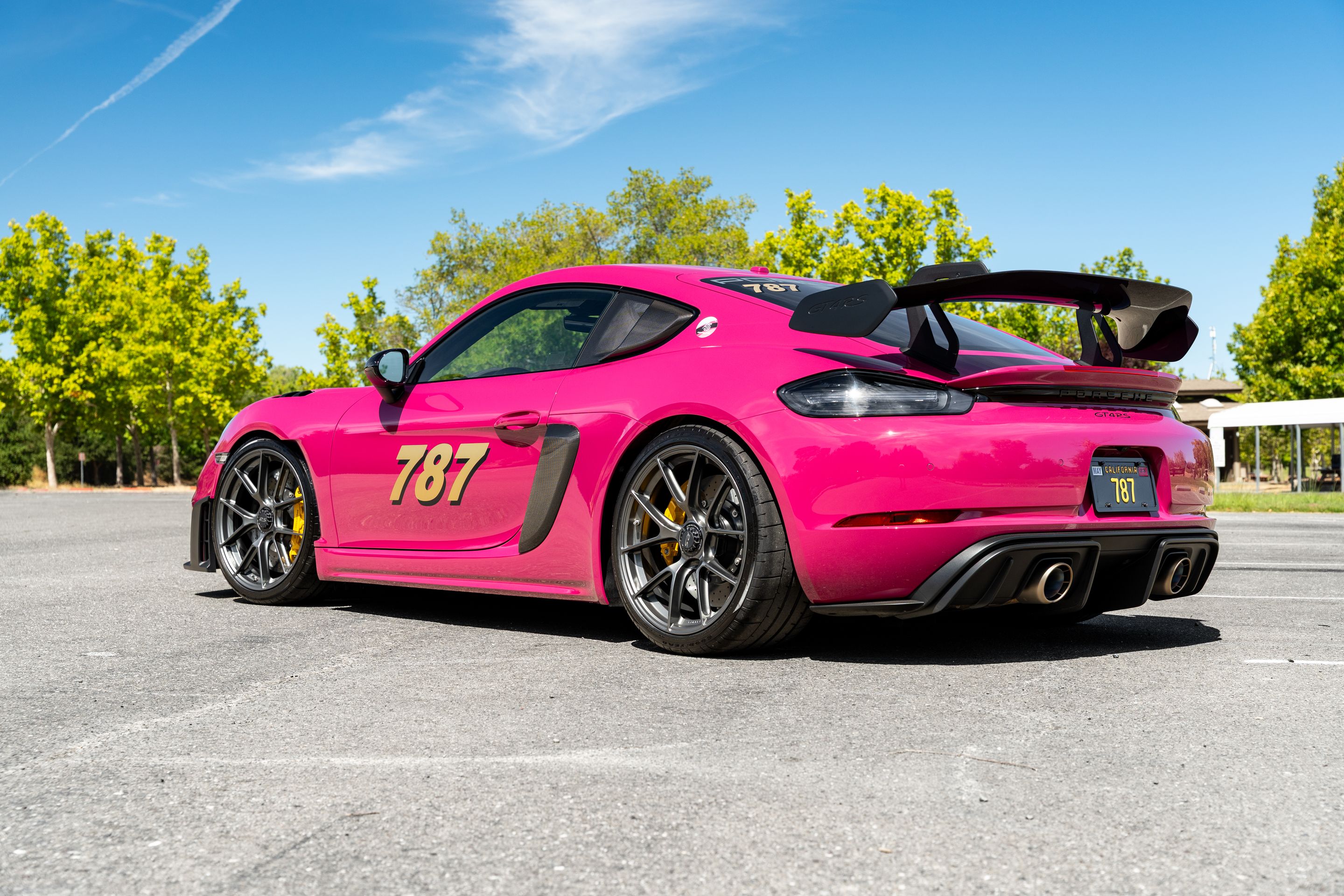Pink Porsche 718 Cayman GT4 RS with 20" VS-5RS Apex wheels in Anthracite