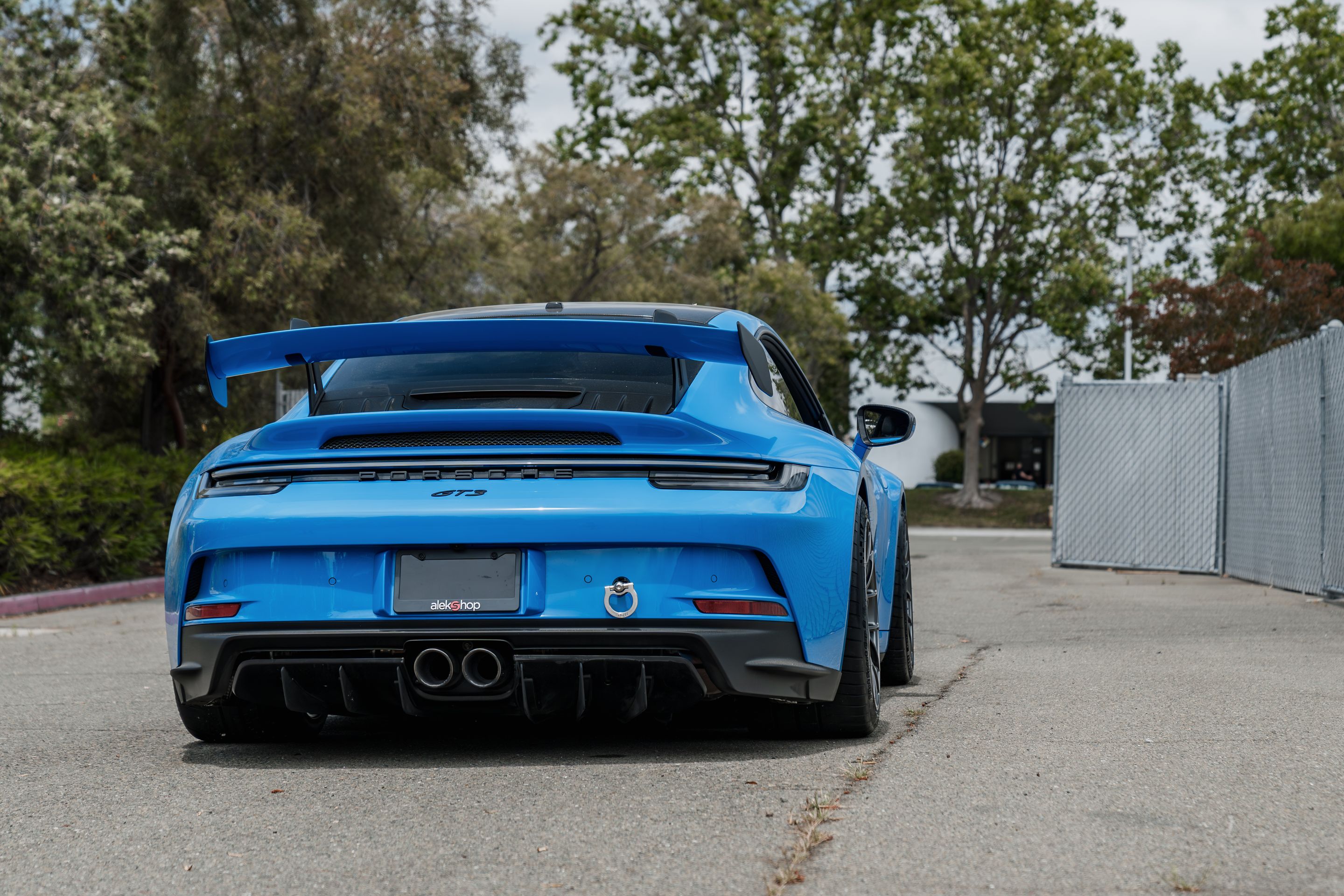 Blue Porsche 911 992.1 GT3 with 19" EC-7RS Apex wheels in Anthracite