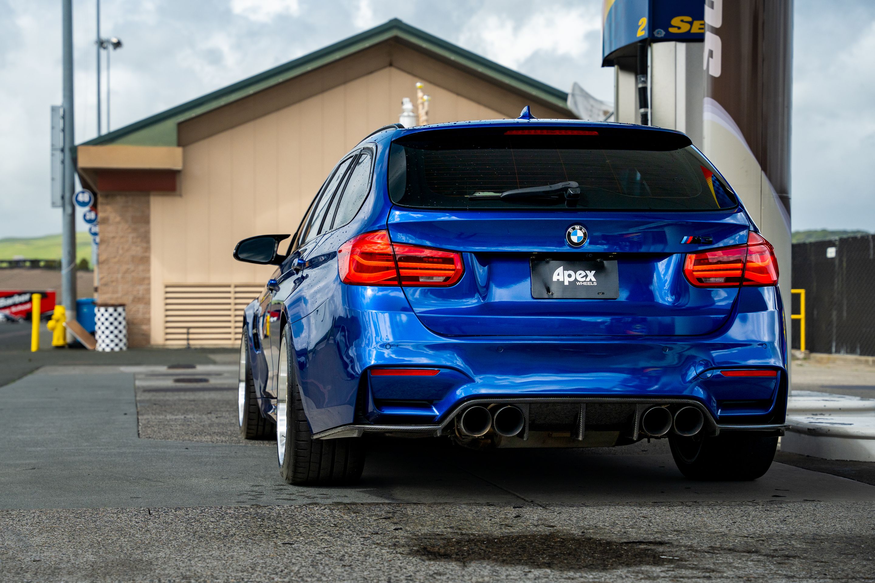 Blue BMW F80 M3 with 18" ML-10RT Apex wheels in Machined Lip Gloss Motorsport Gold