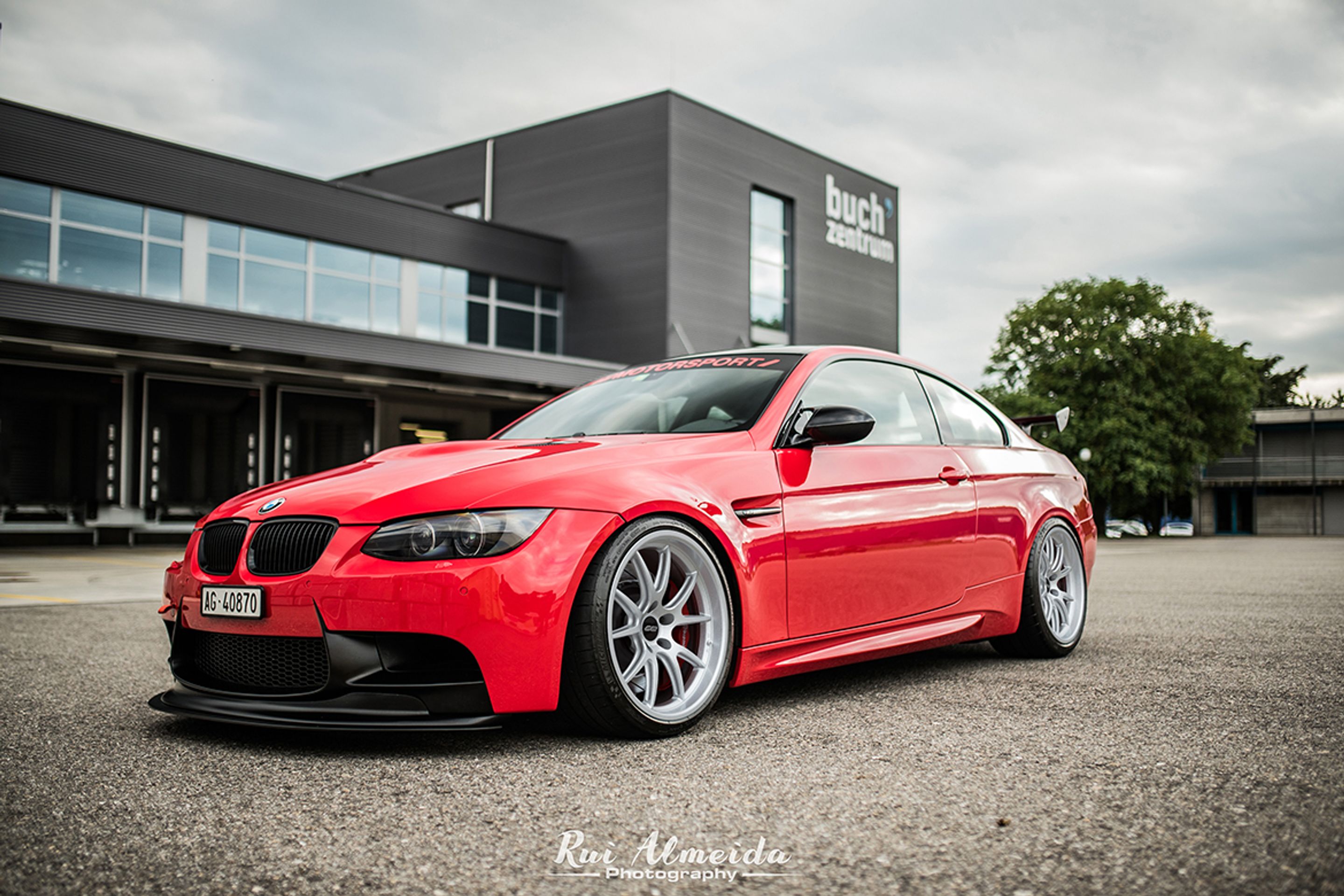 Red BMW E92 Coupe M3 with 19" SM-10 Apex wheels in Anthracite