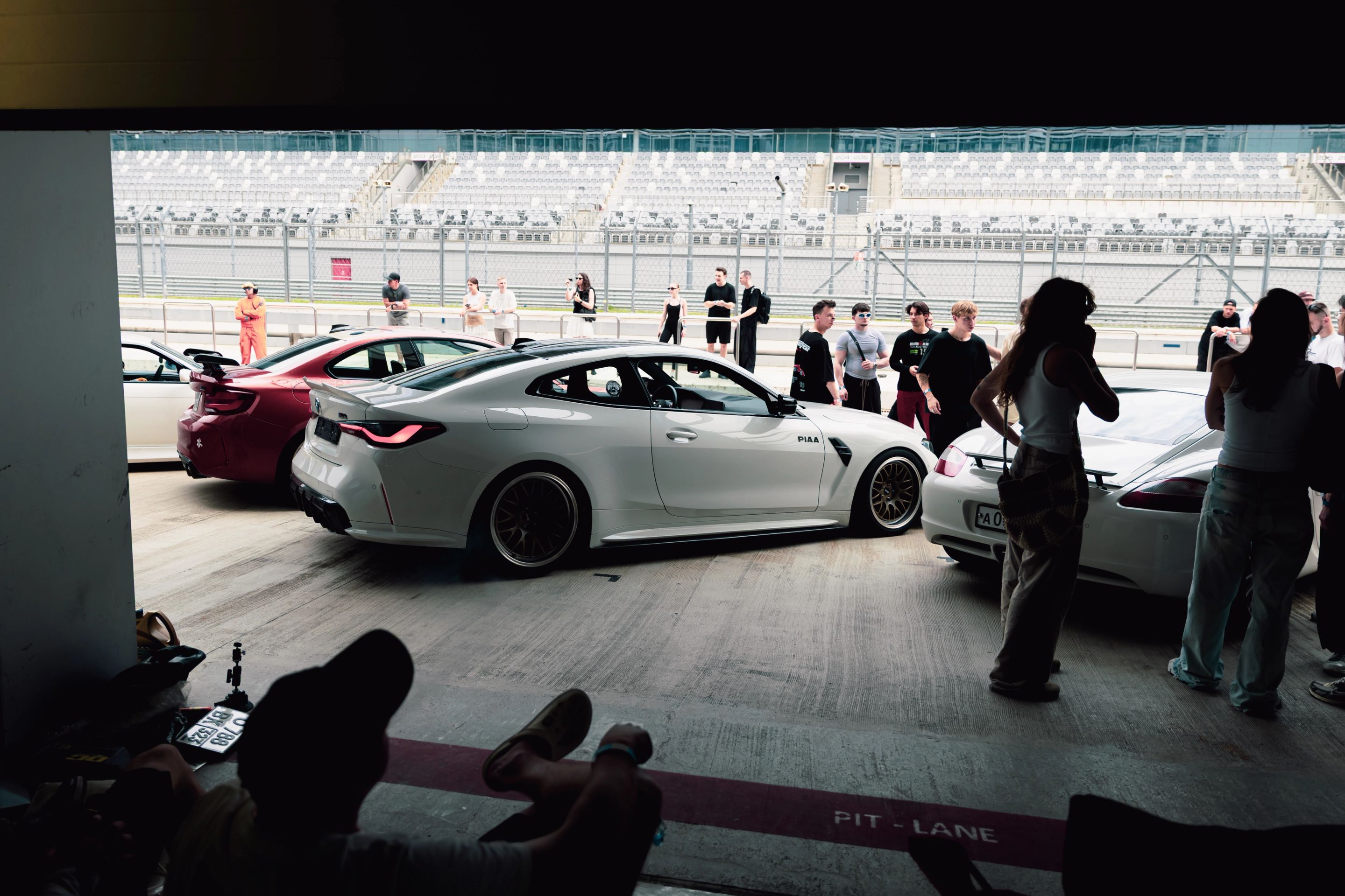 White BMW G82 Coupe M4 with 19"/20" ML-10RT Apex wheels in Machined Lip Gloss Motorsport Gold