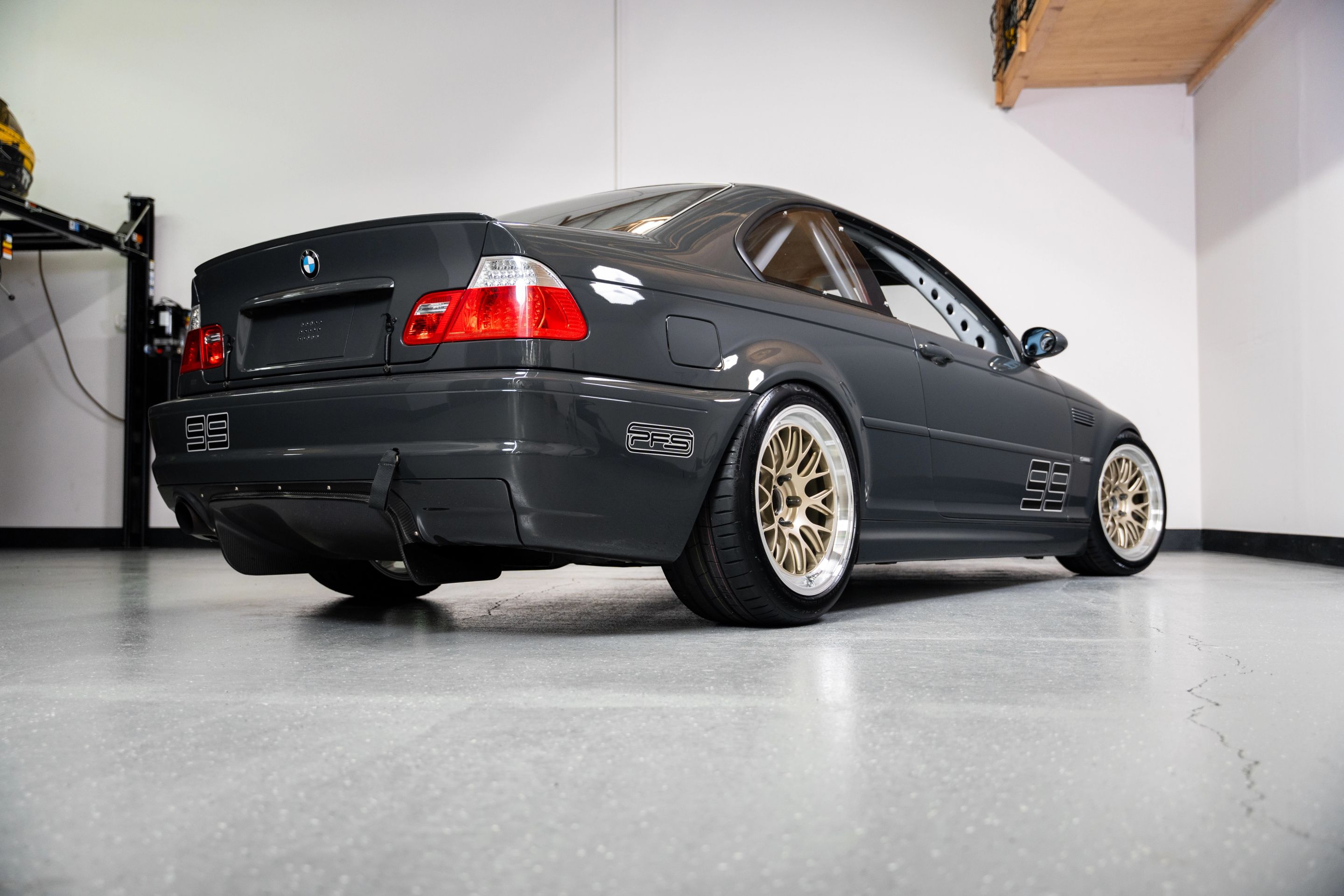 Grey BMW E46 M3 with 18" ML-10RT Apex wheels in Machined Lip Gloss Motorsport Gold