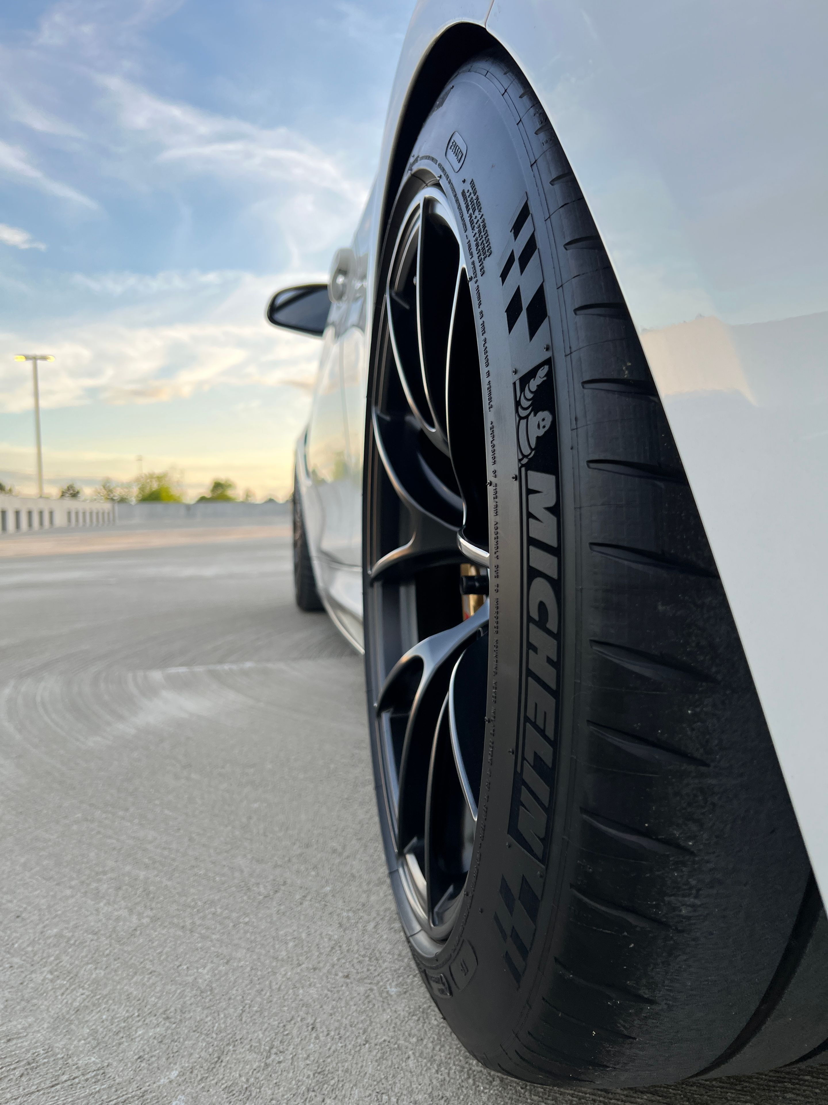 White BMW F82 Coupe M4 with 19" VS-5RS Apex wheels in Satin Black