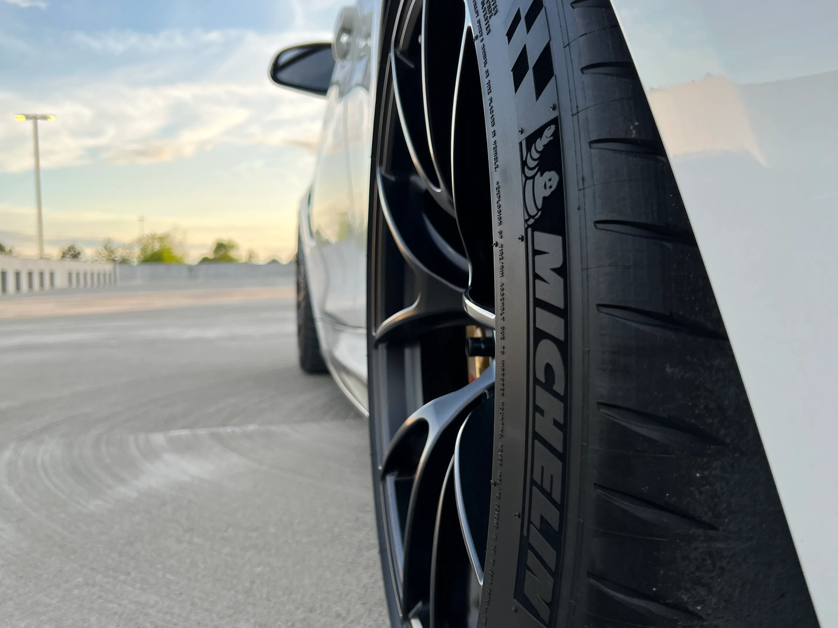 White BMW F82 Coupe M4 with 19" VS-5RS Apex wheels in Satin Black