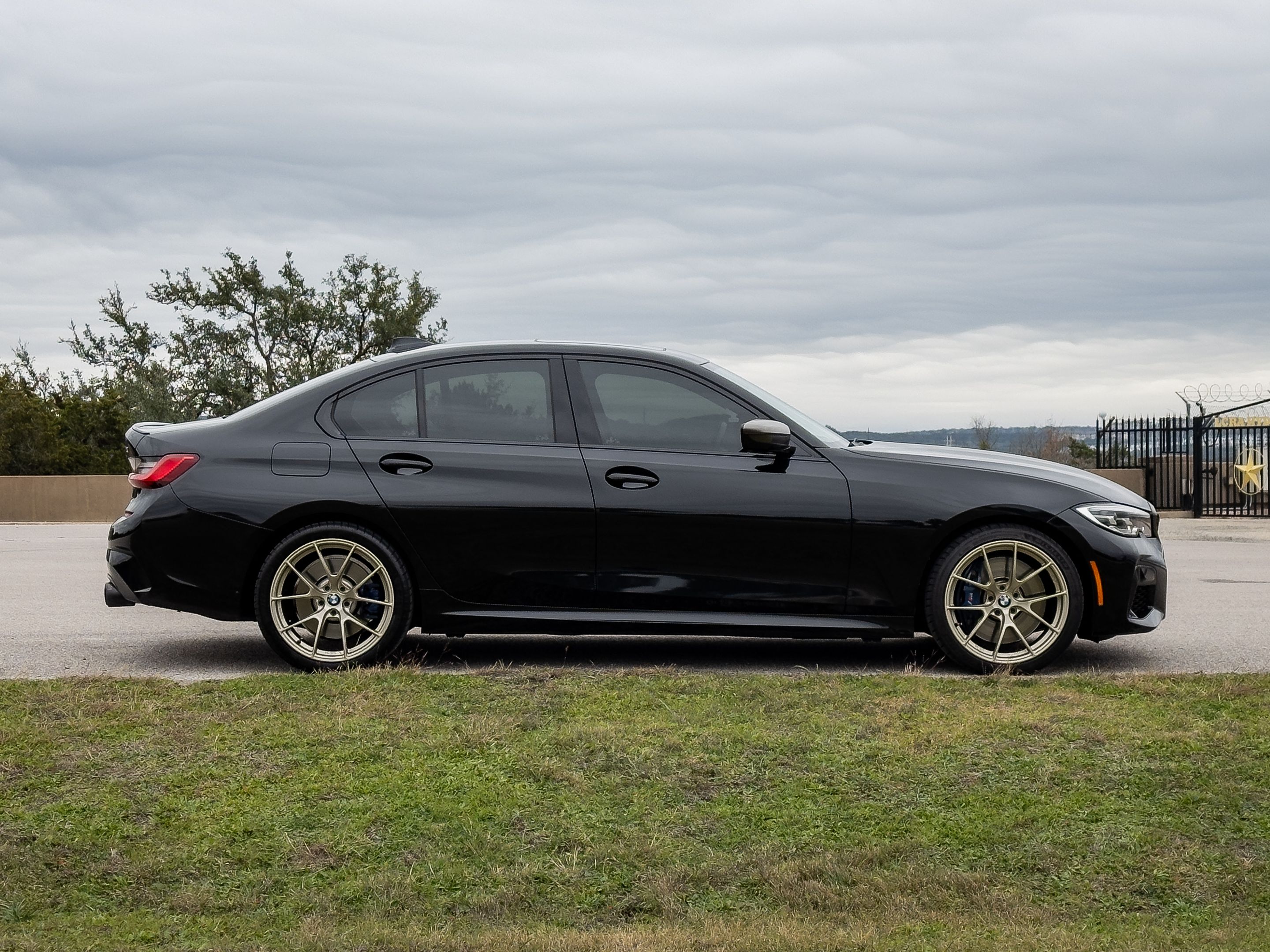 Grey BMW G20 Sedan 3 Series with 19" VS-5RS Apex wheels in Motorsport Gold