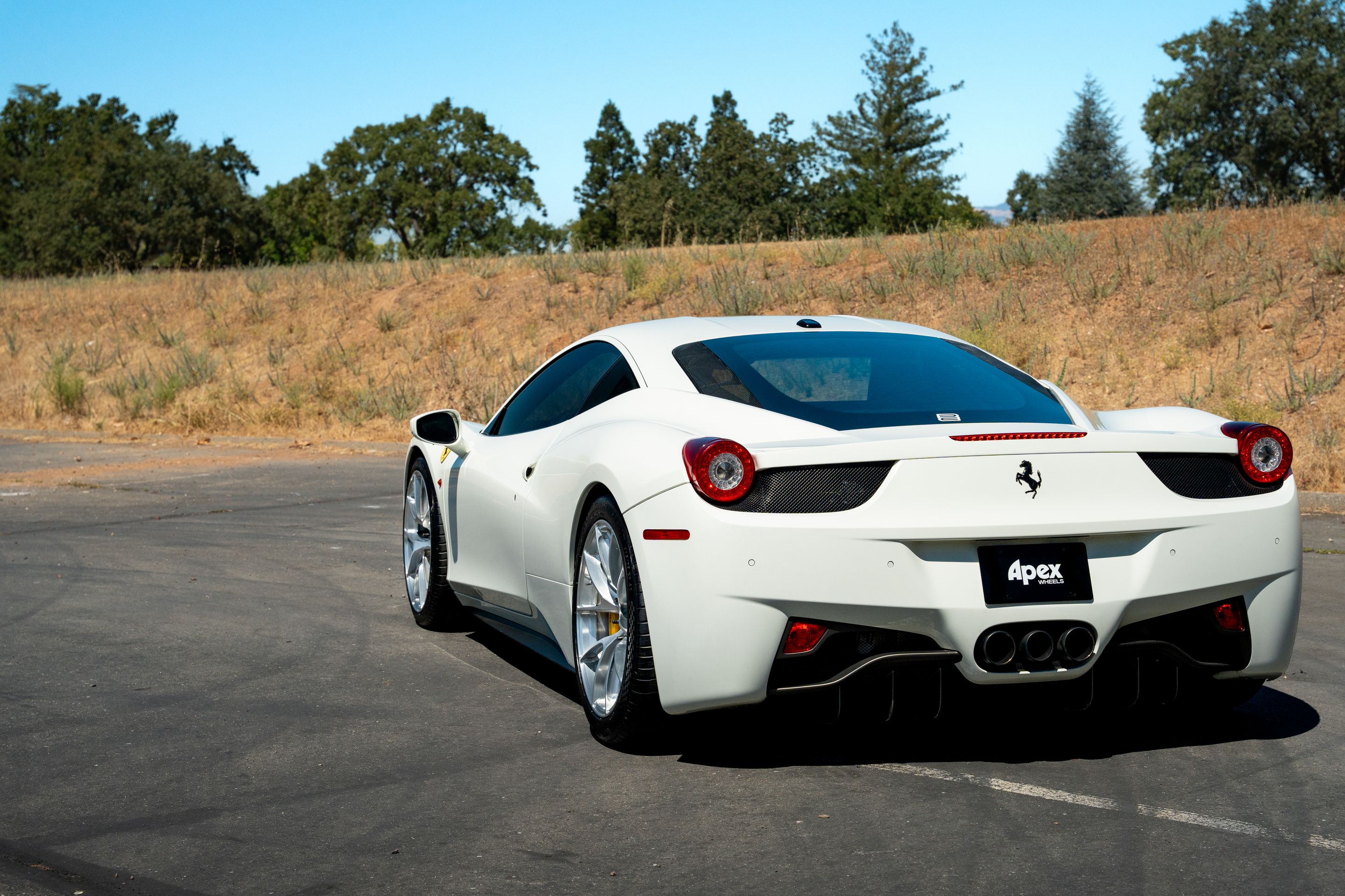 White Ferrari 458 Italia with 20" VS-5RS Apex wheels in Brushed Clear