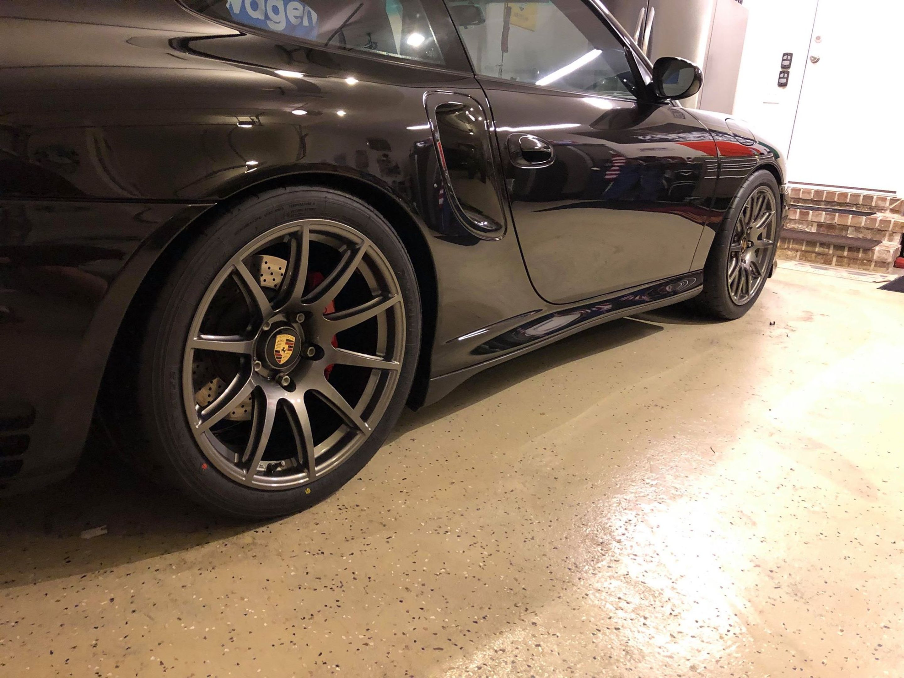 Black Porsche 911 996 Turbo with 18" SM-10 Apex wheels in Anthracite