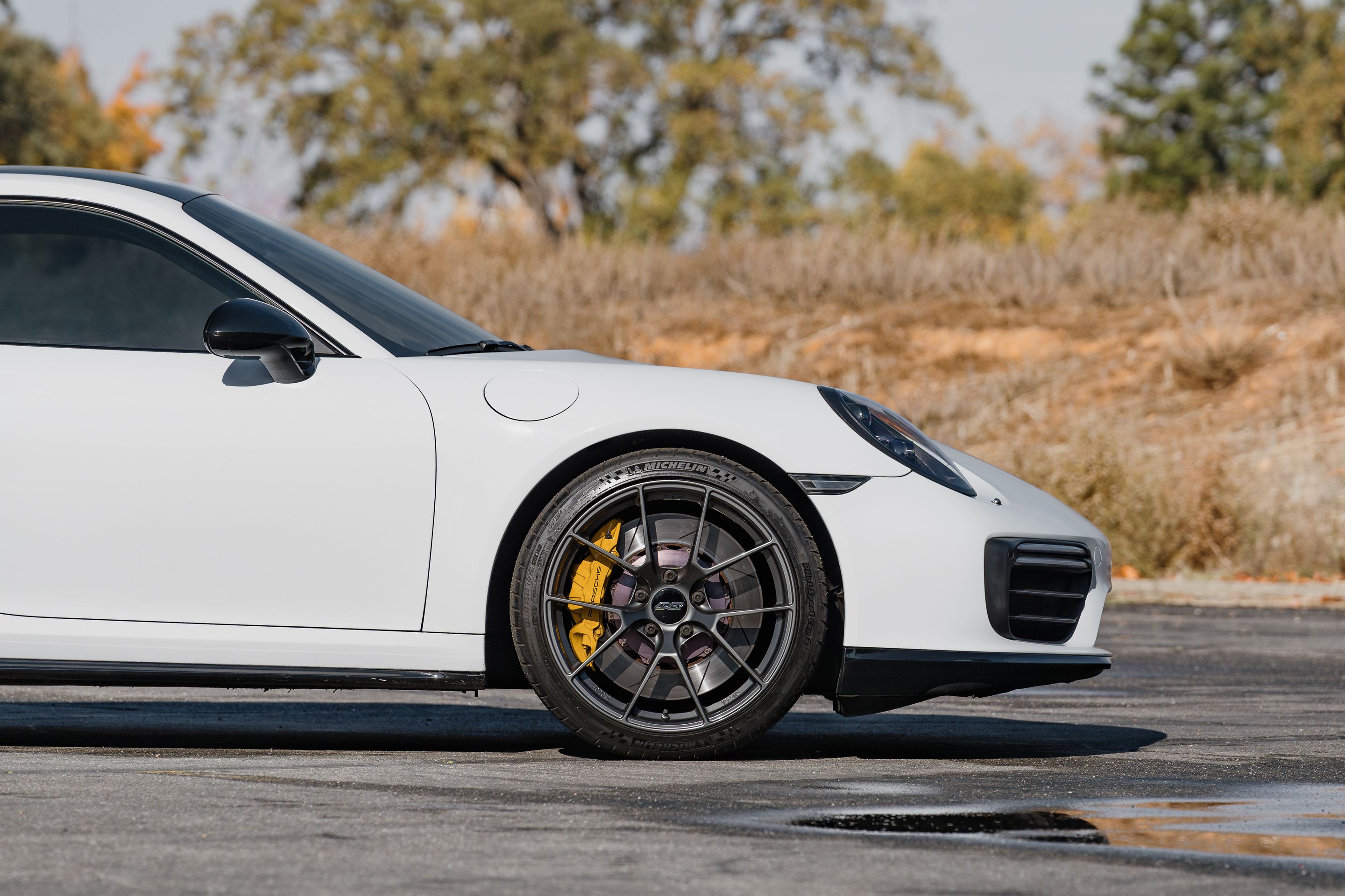 White Porsche 911 991.2 Turbo S with 20" VS-5RS Apex wheels in Anthracite
