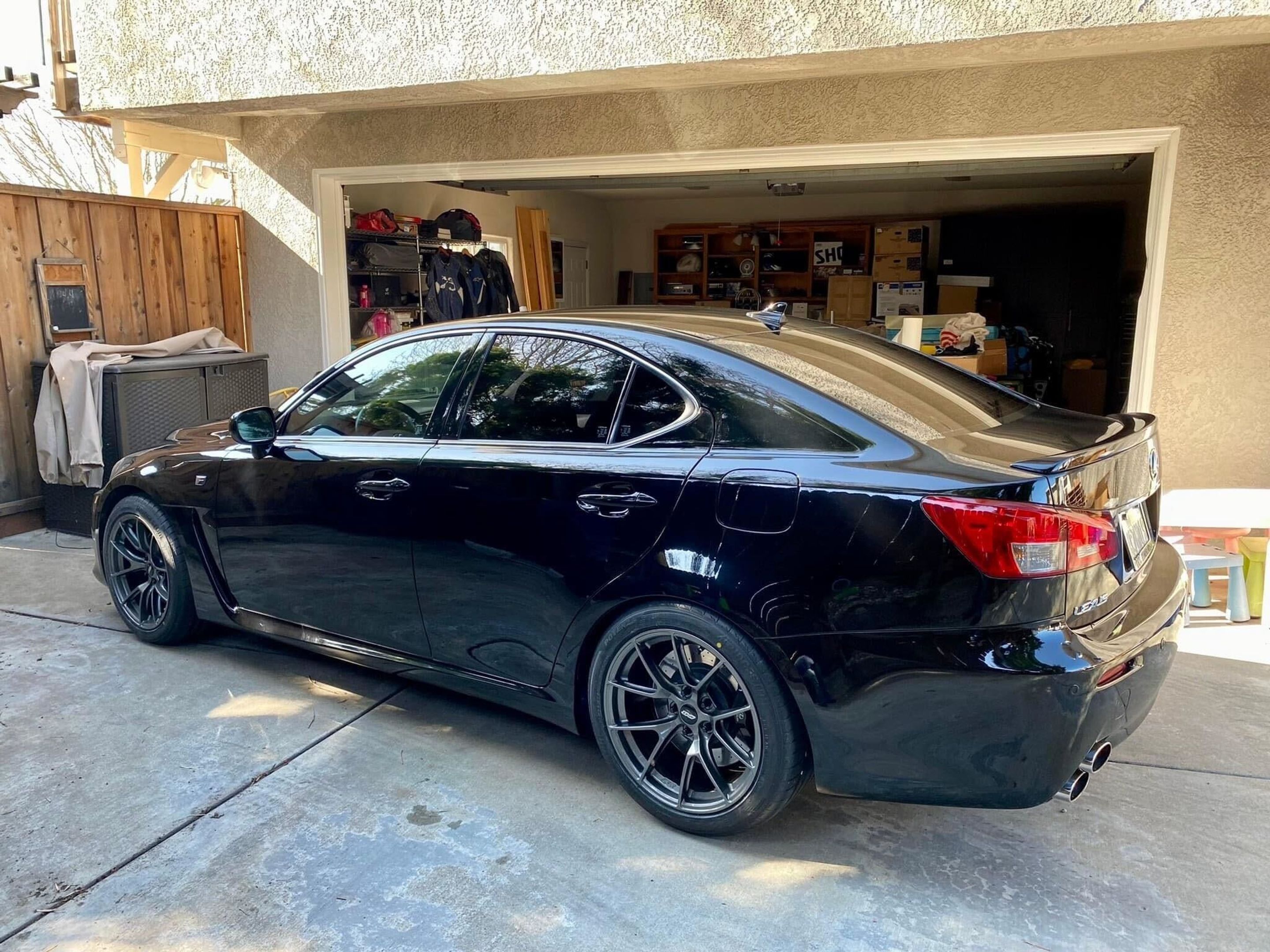 Black Lexus USE20 IS-F with 18" VS-5RS Apex wheels in Anthracite