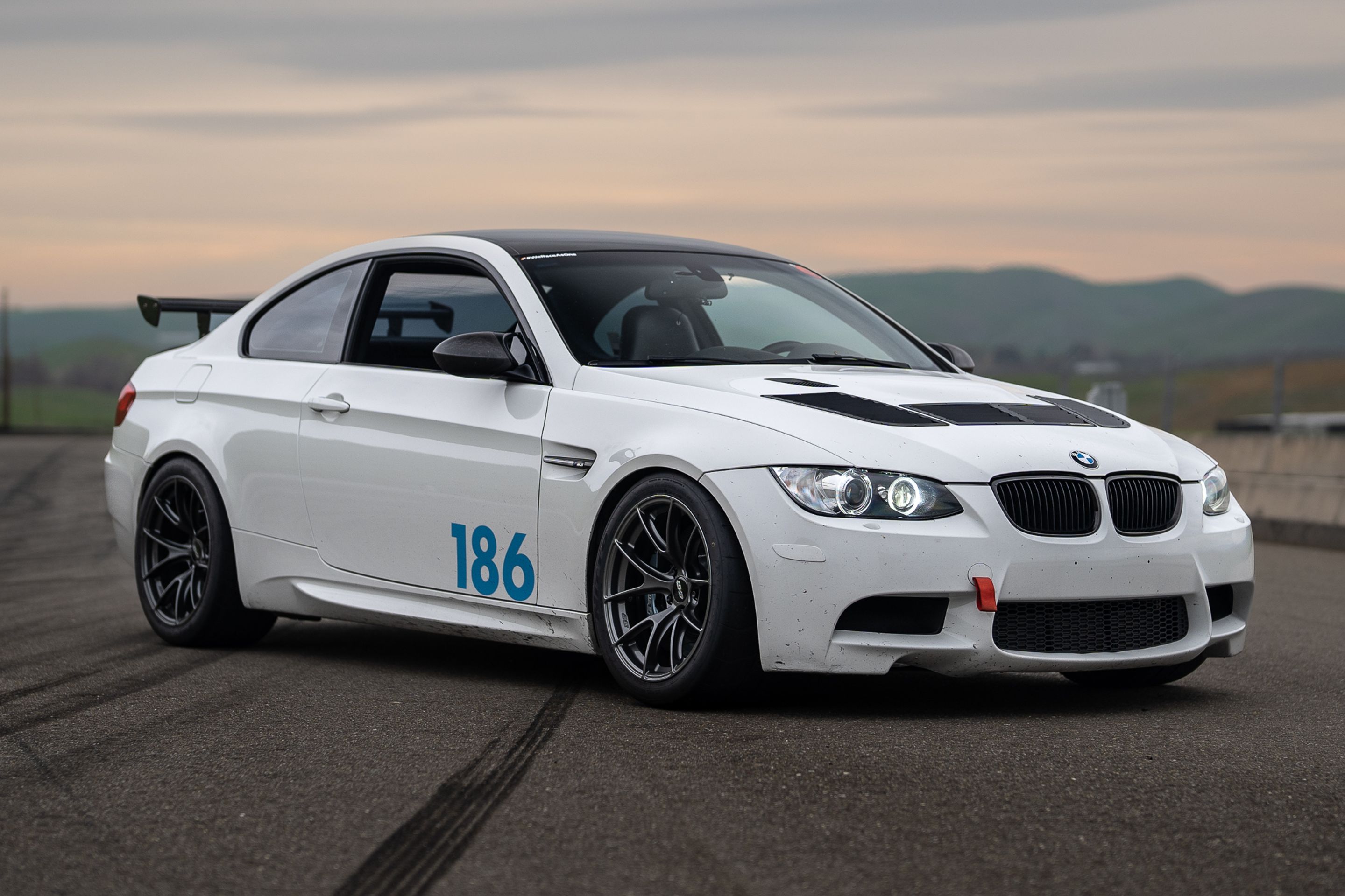 White BMW E92 Coupe M3 with 18" VS-5RS Apex wheels in Anthracite