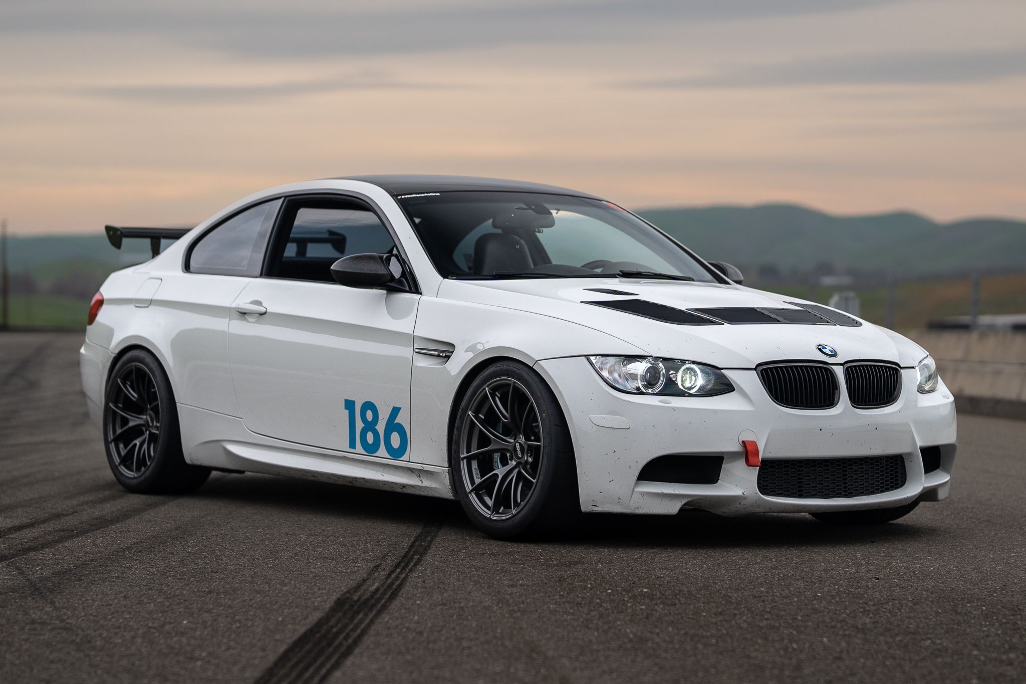 White BMW E92 Coupe M3 with 18" VS-5RS Apex wheels in Anthracite