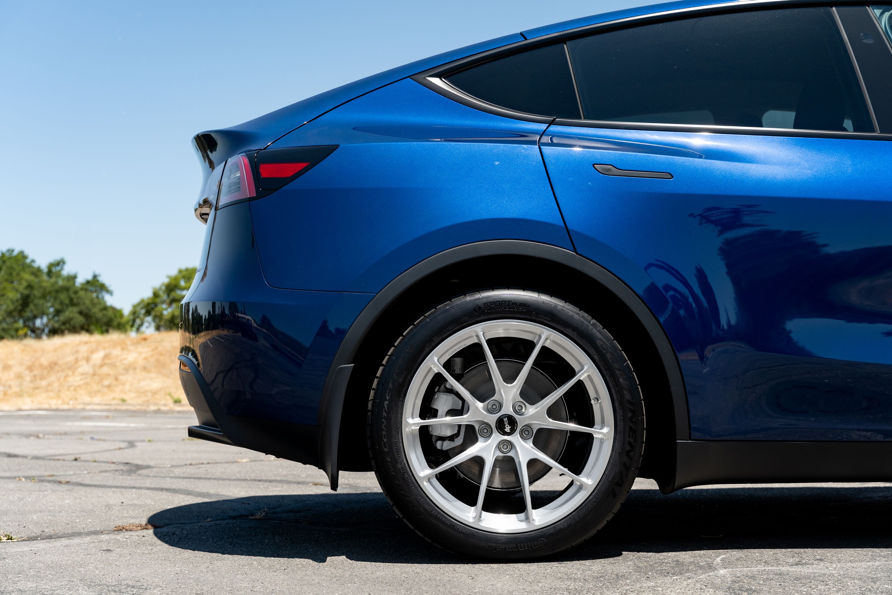 Blue Tesla Model Y RWD/AWD with 20" VS-5RX Apex wheels in Brushed Clear