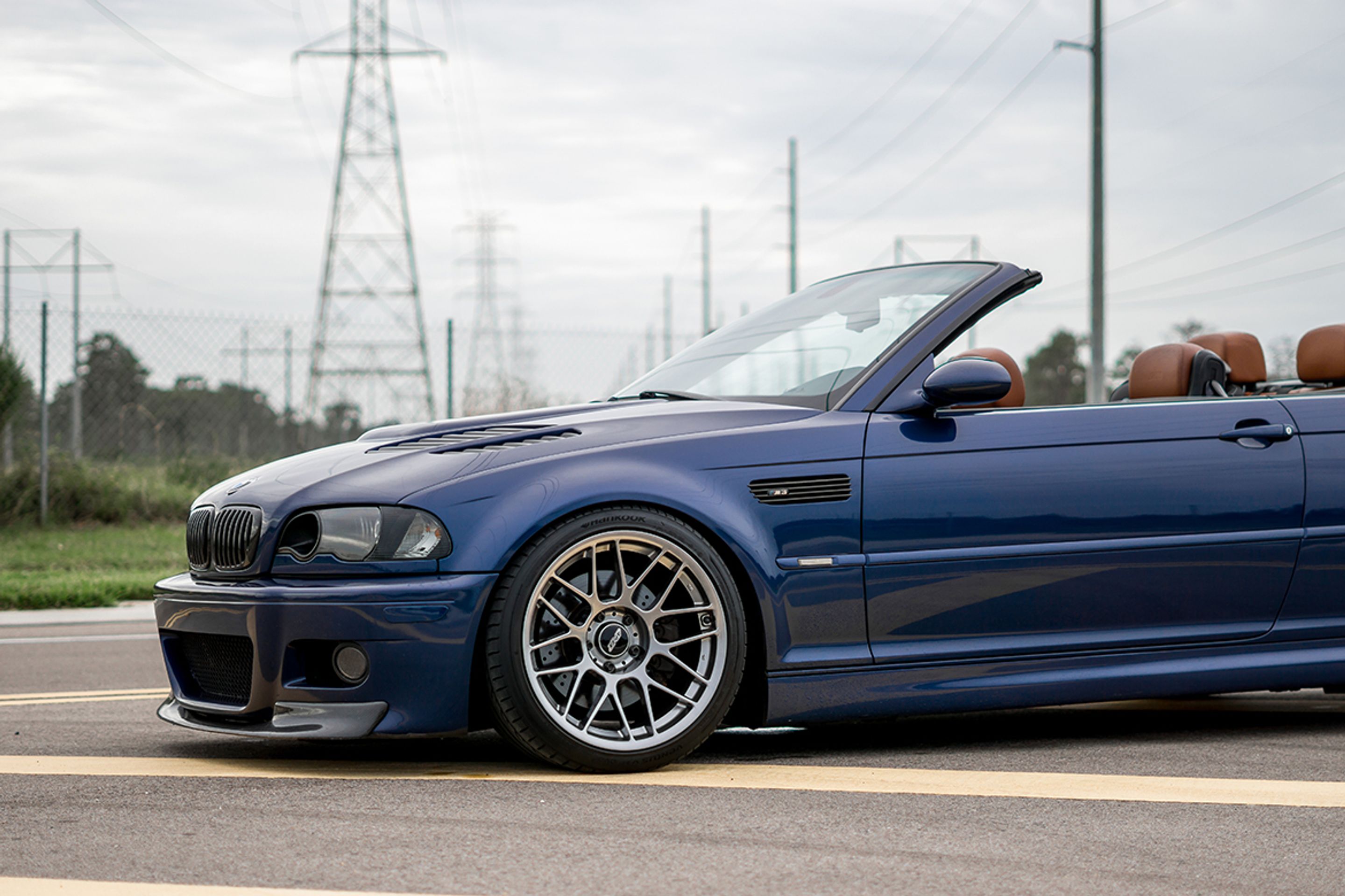 Blue BMW E46 M3 with 18" ARC-8 Apex wheels in Anthracite
