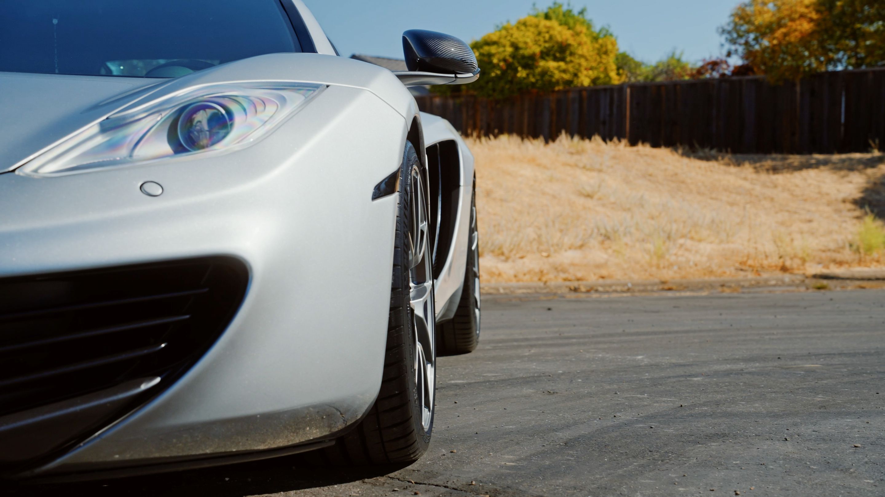 Silver McLaren MP4-12C with 19"/20" VS-5RS Apex wheels in Anthracite