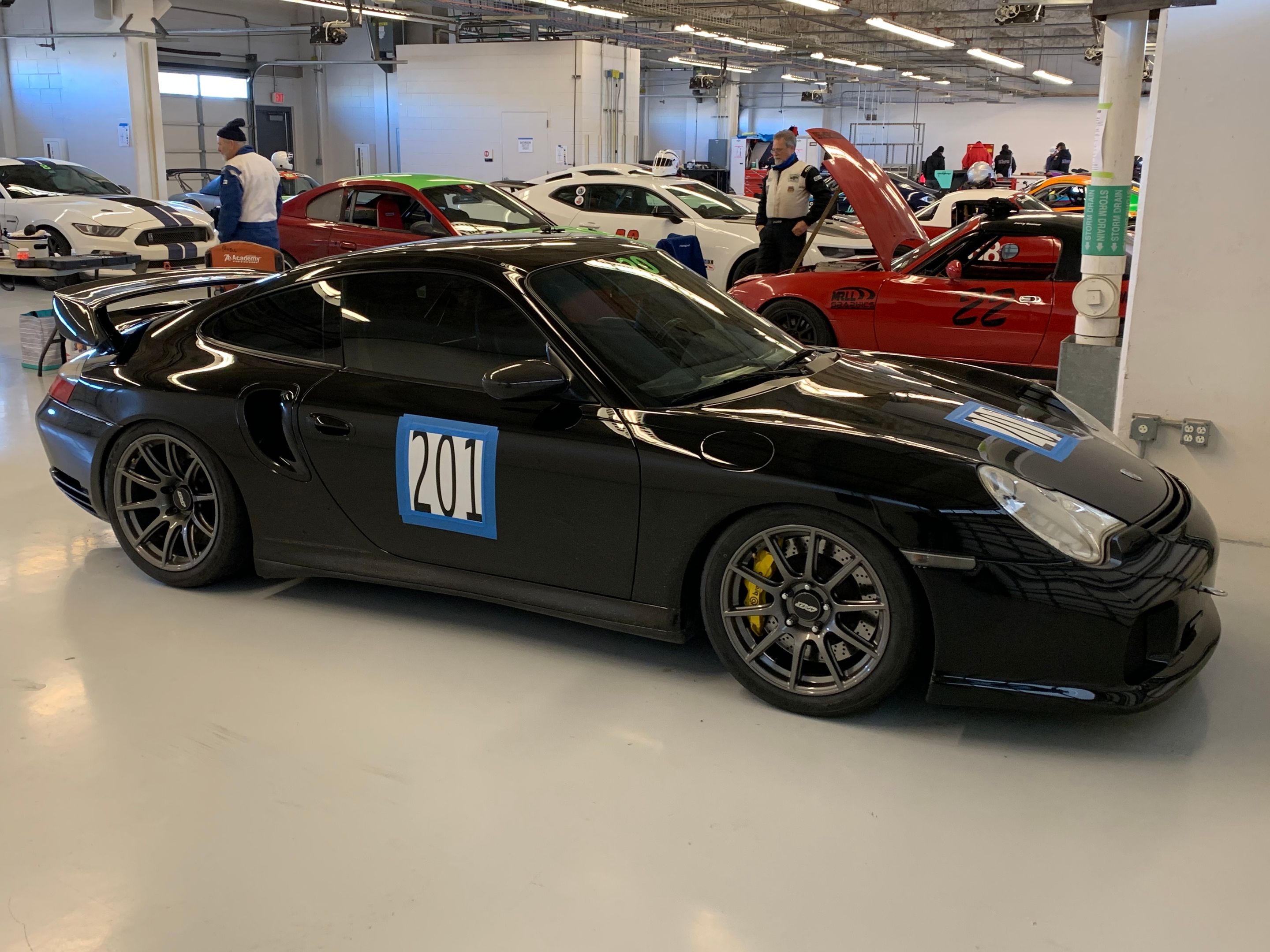 Black Porsche 911 996 GT2 with 18" SM-10 Apex wheels in Anthracite