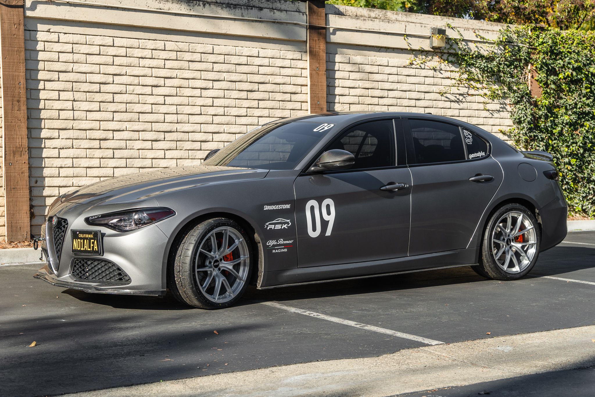 Grey Alfa Romeo Giulia Standard with 19" VS-5RS Apex wheels in Brushed Clear