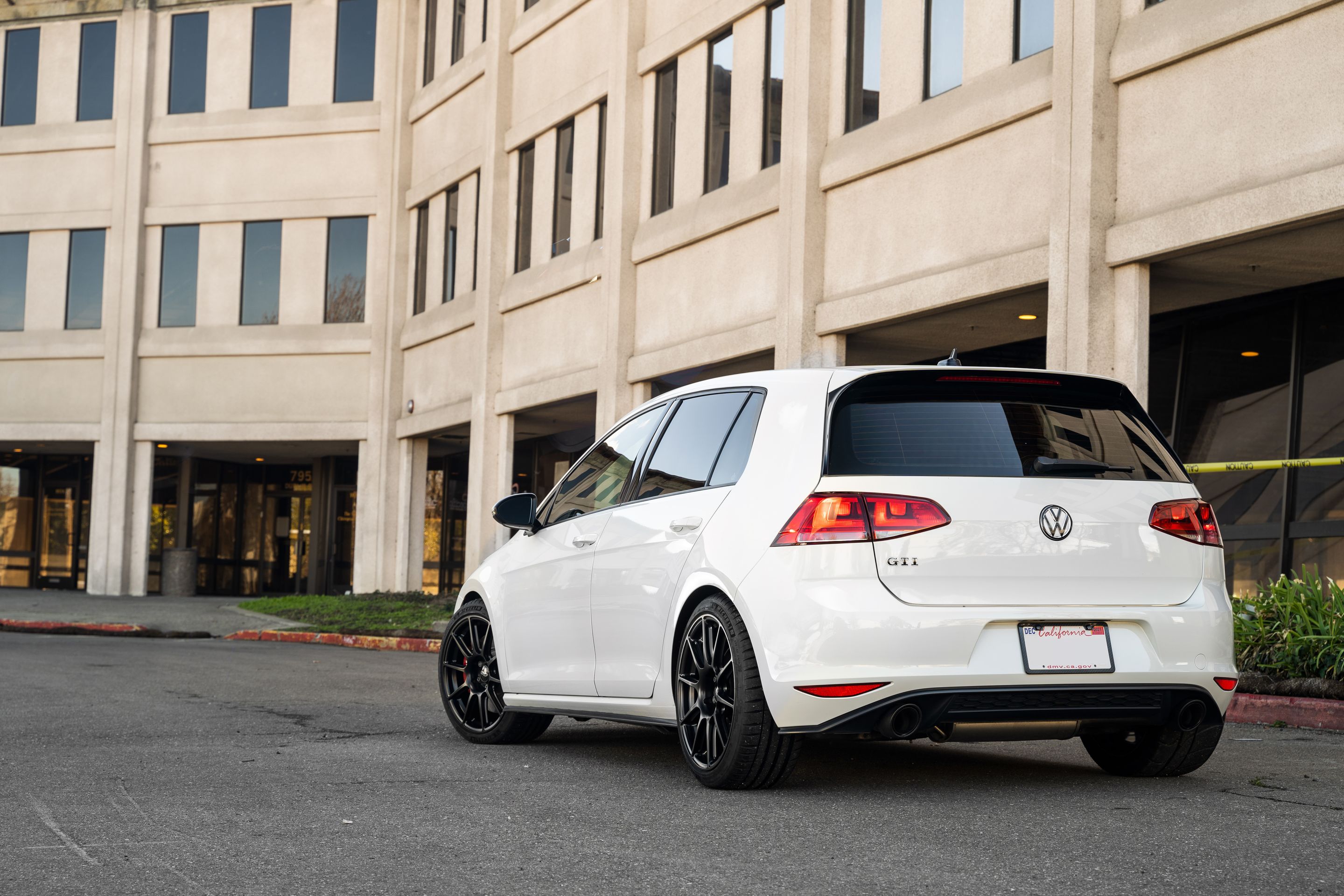 White VW MK7 GTI with 18" SM-10 Apex wheels in Satin Black