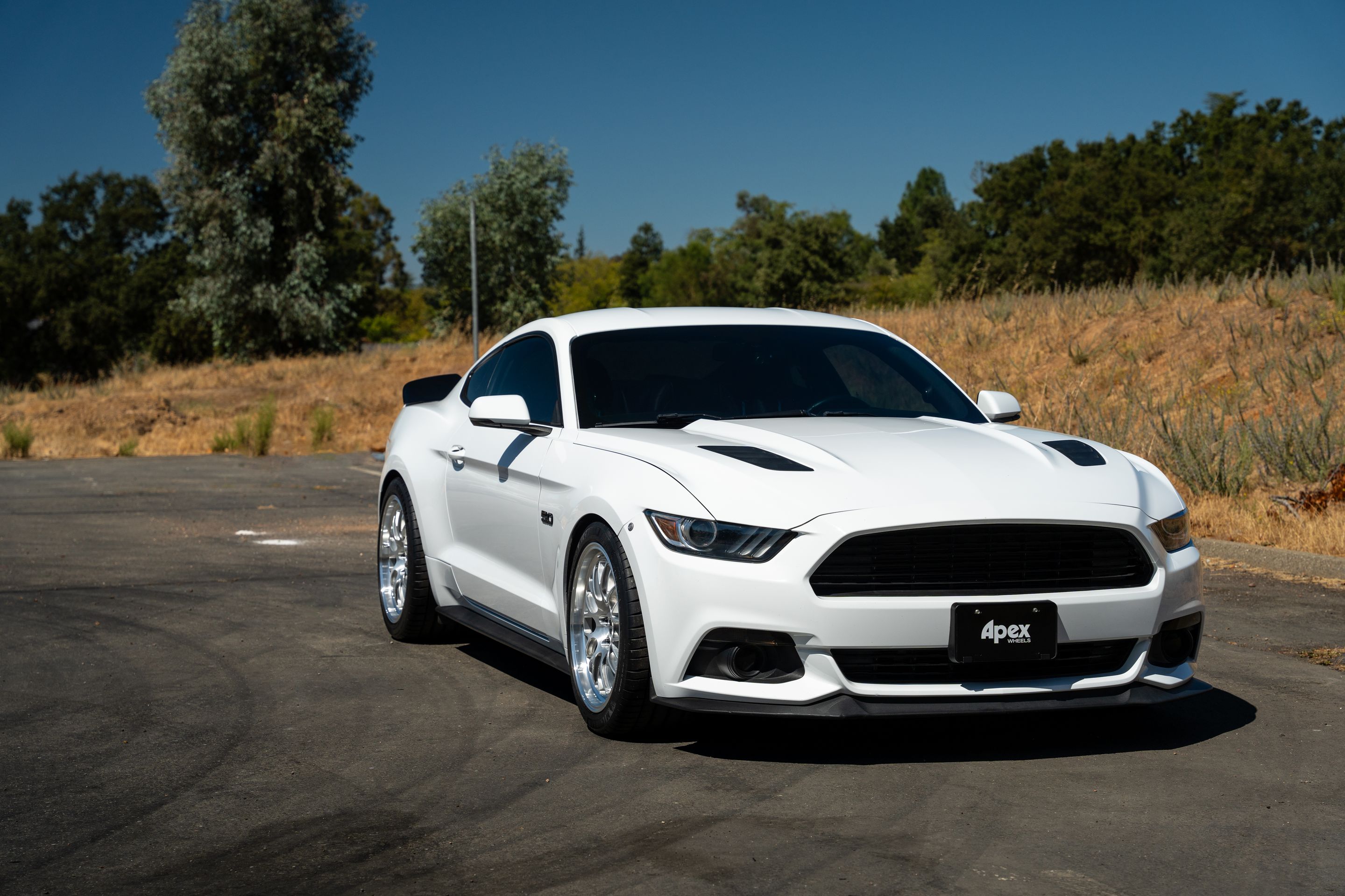 White Ford S550 Mustang GT with 19" ML-10RT Apex wheels in Machined Lip Brushed Clear