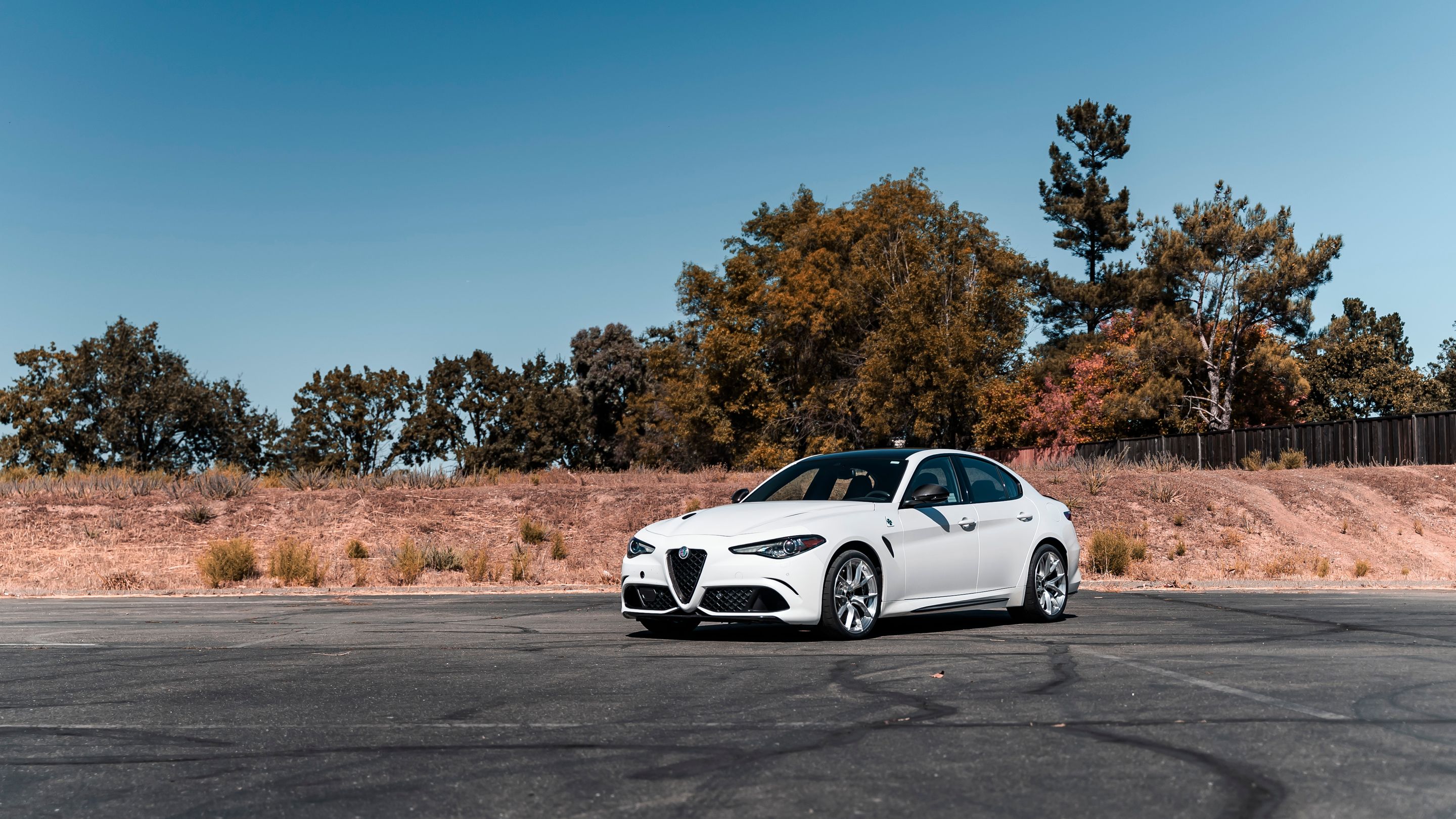 White Alfa Romeo Giulia Quadrifoglio with 19" VS-5RS Apex wheels in Brushed Clear