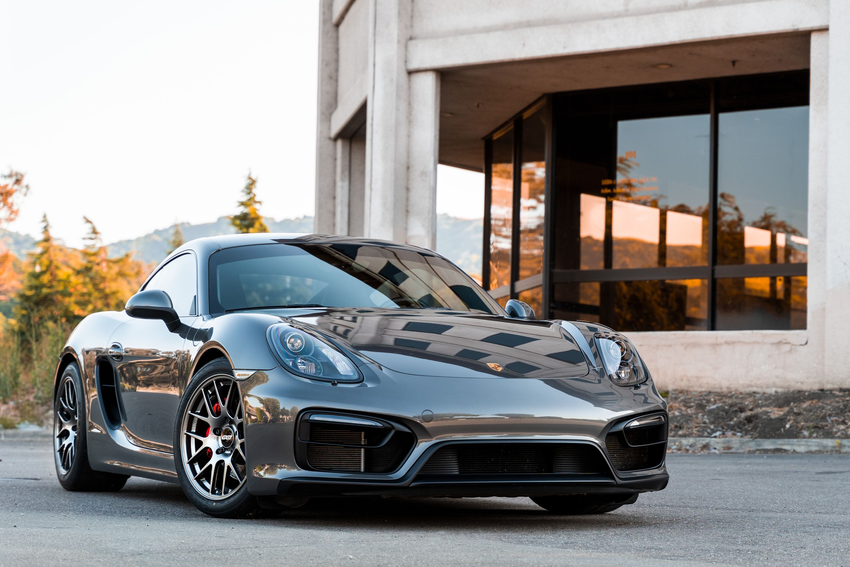 Grey Porsche 981 Cayman GTS with 18" EC-7R Apex wheels in Anthracite