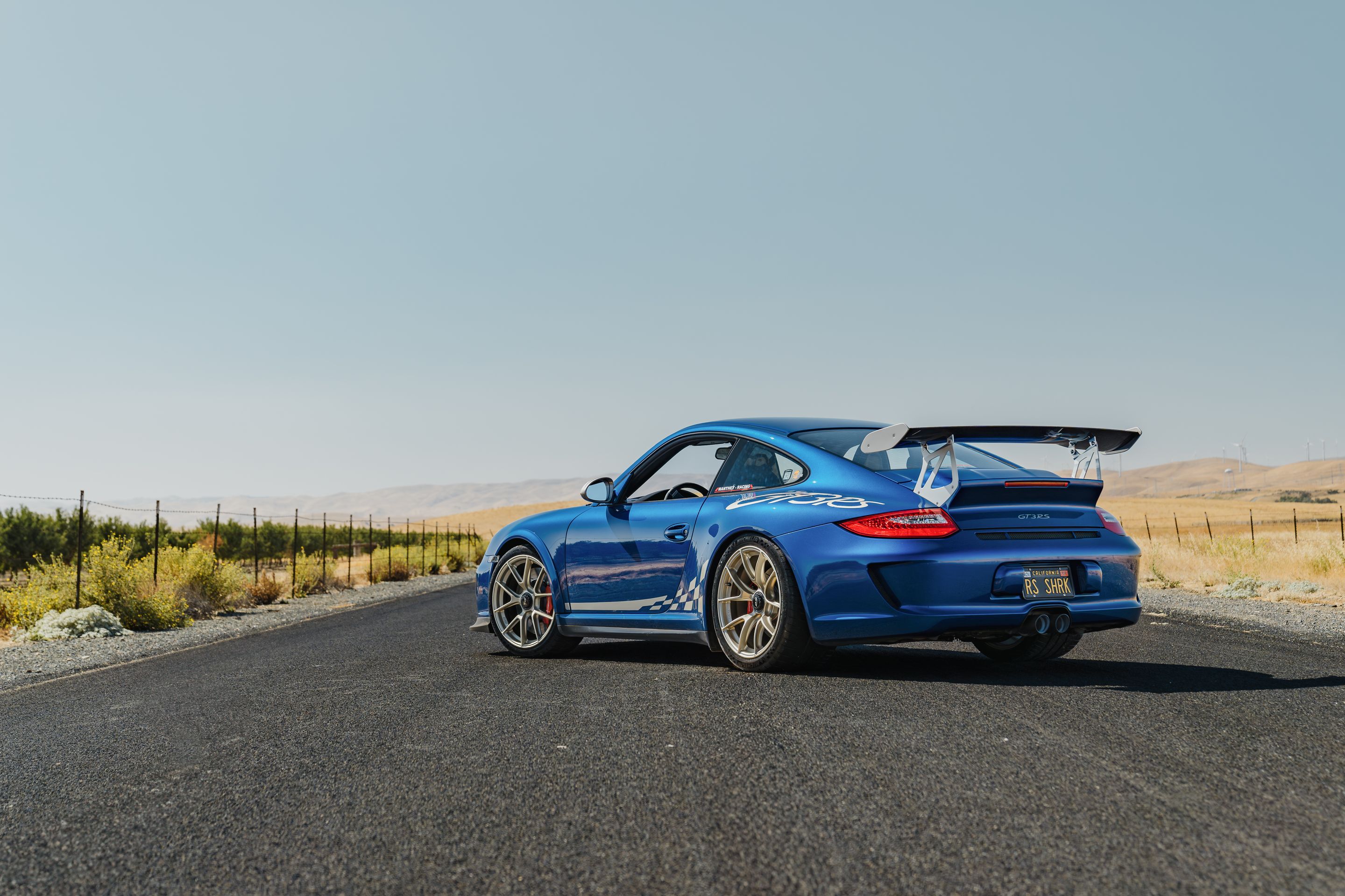 Blue Porsche 911 997 GT3 RS with 19" VS-5RS Apex wheels in Motorsport Gold