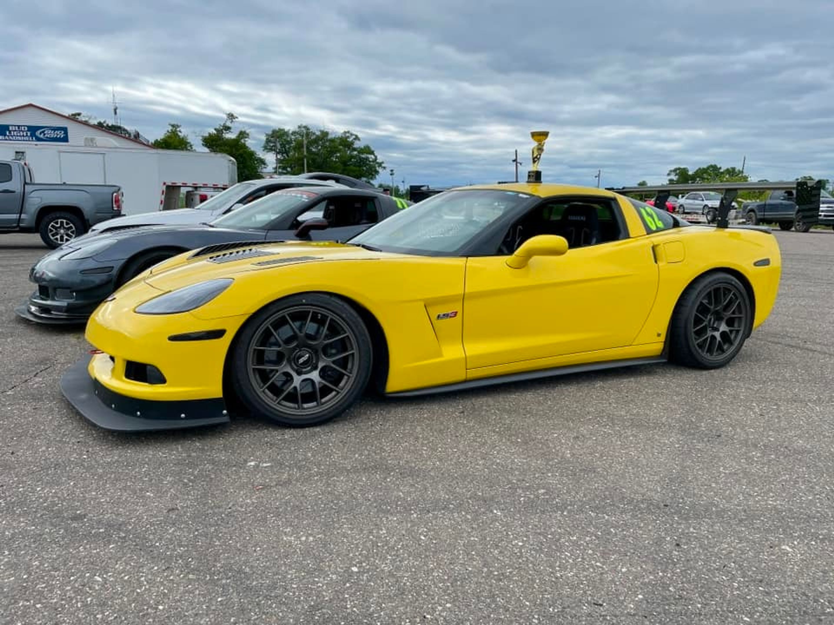 Yellow Chevrolet C6 Corvette Base/Z51 with 18" EC-7 Apex wheels in Anthracite