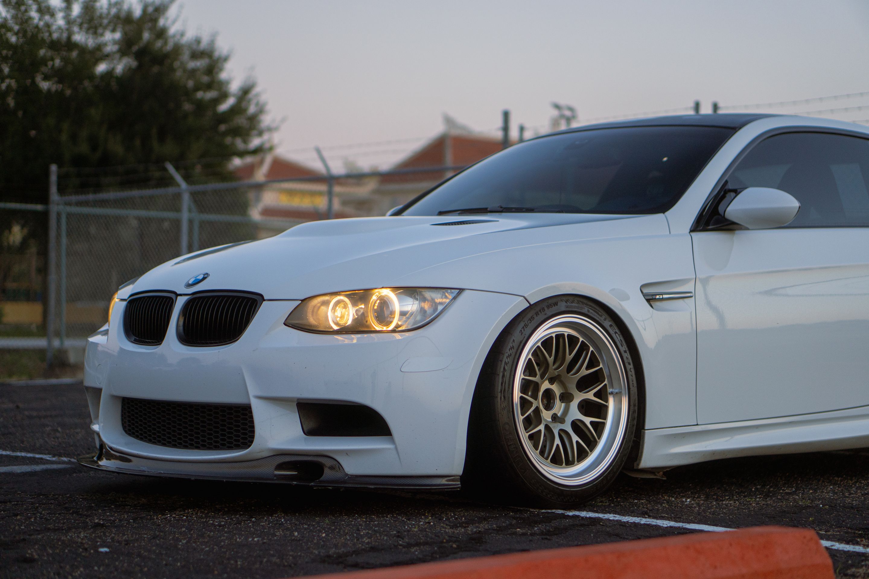 White BMW E92 Coupe M3 with 18" ML-10RT Apex wheels in Machined Lip Gloss Motorsport Gold