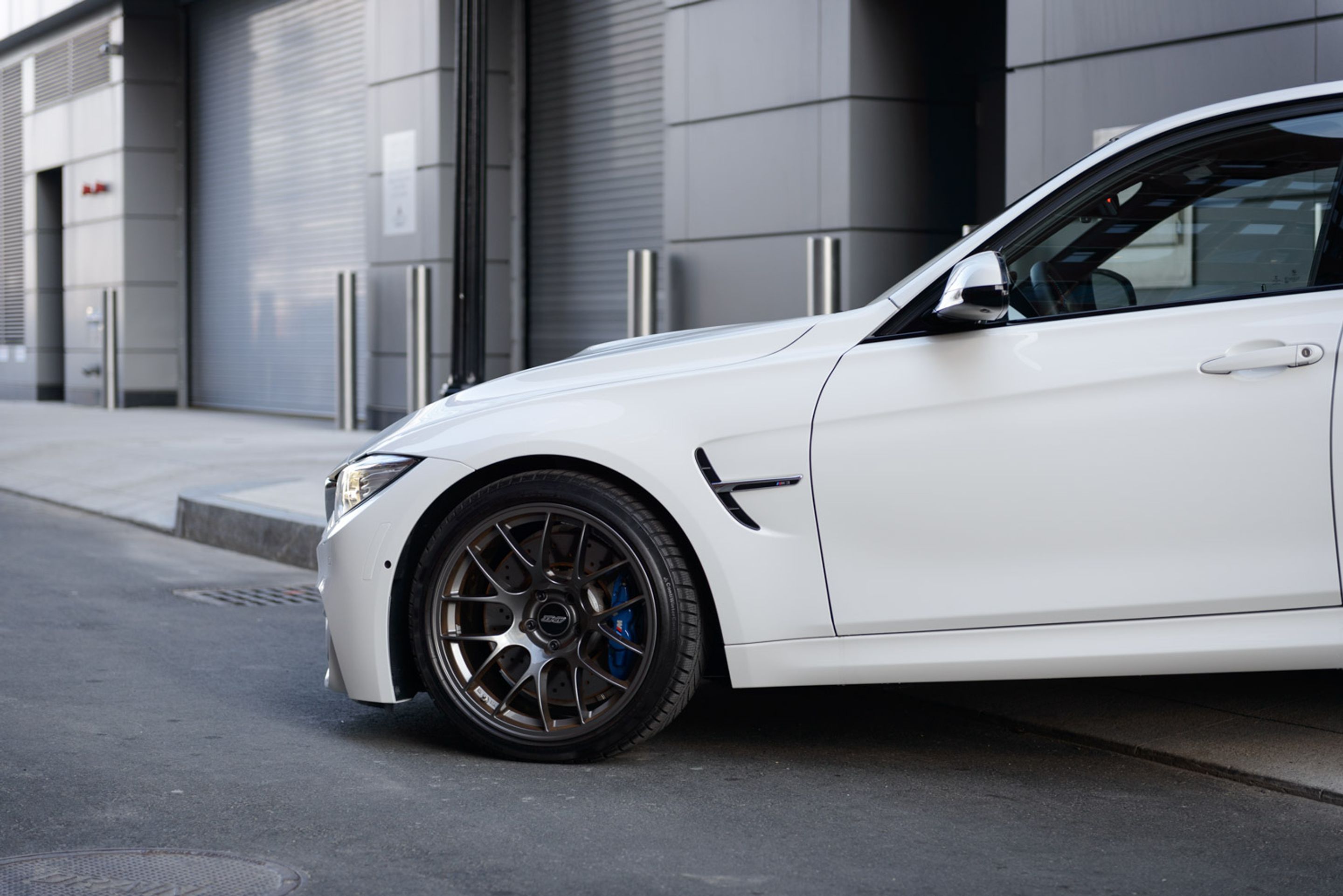 White BMW F80 M3 with 19" EC-7 Apex wheels in Anthracite