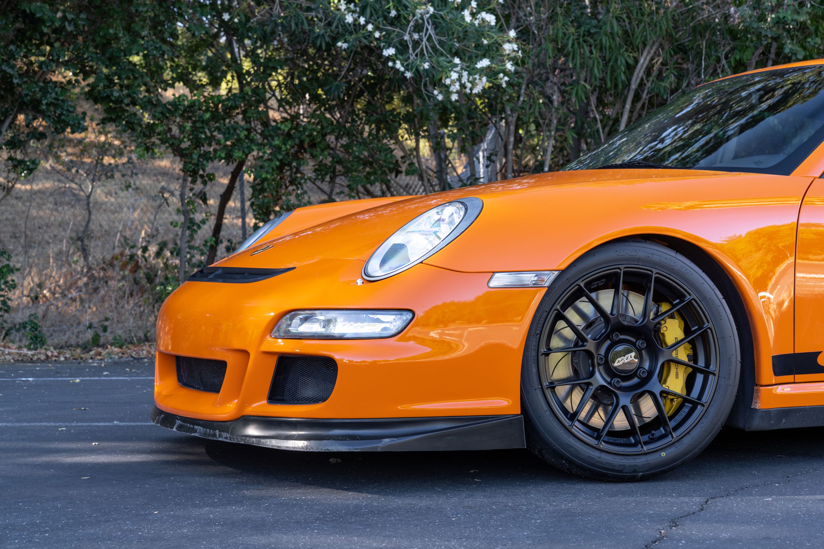 Orange Porsche 911 997 GT3 RS with 18" EC-7RS Apex wheels in Satin Black