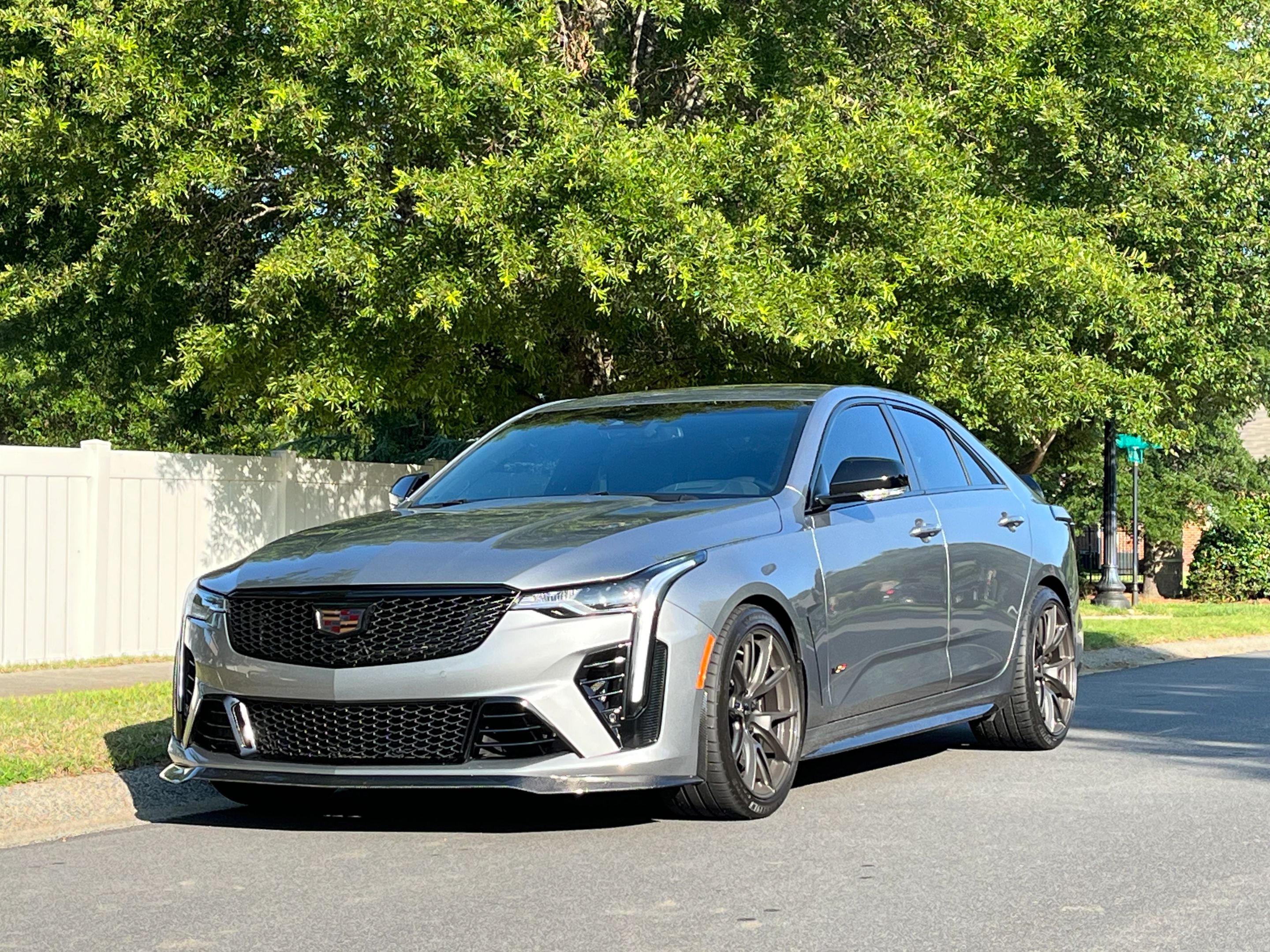 Grey Cadillac CT4-V Blackwing with 18"/19" VS-5 Apex wheels in Anthracite