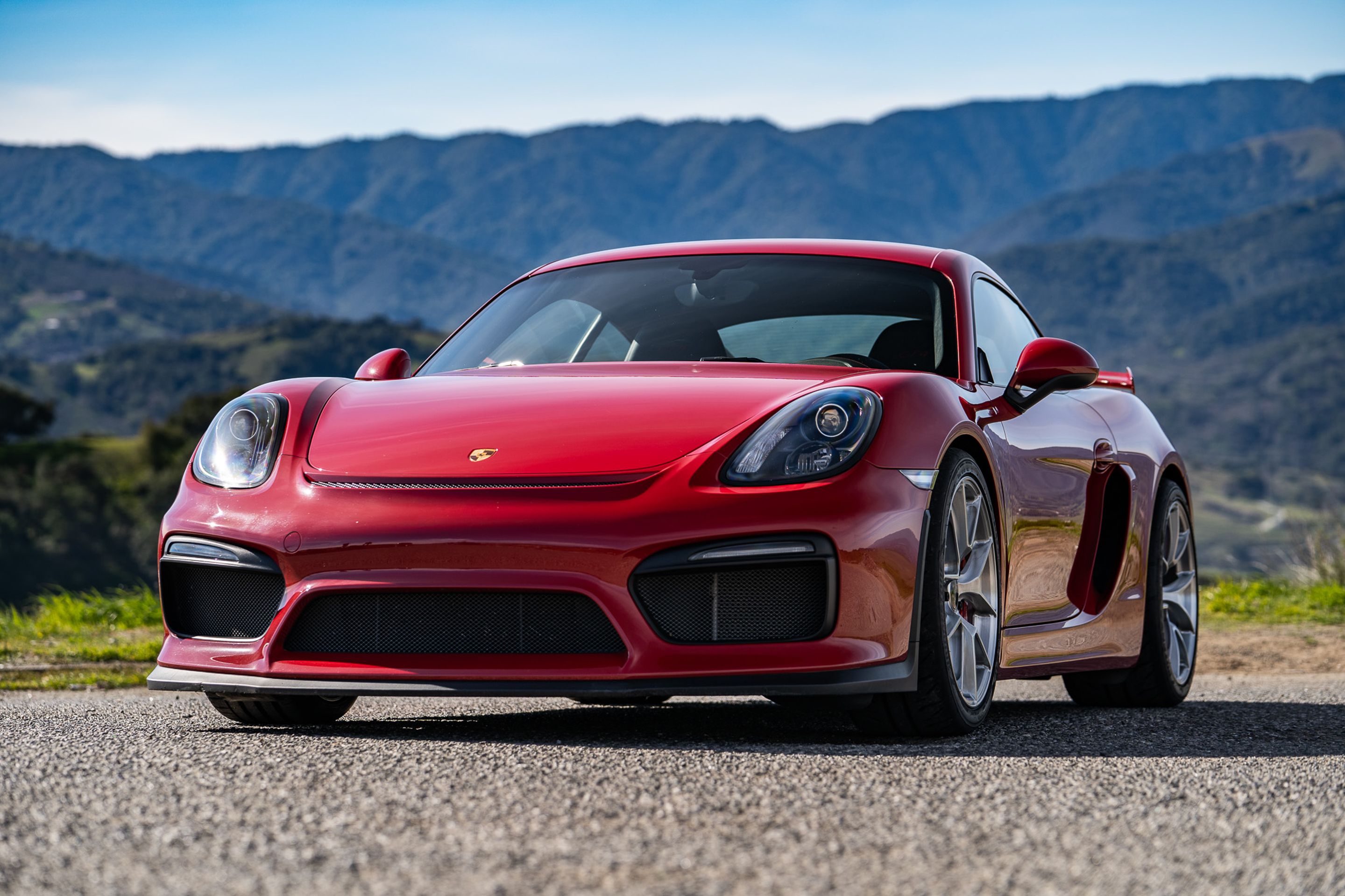 Red Porsche 981 Cayman GT4 with 19" VS-5RS Apex wheels in Brushed Clear