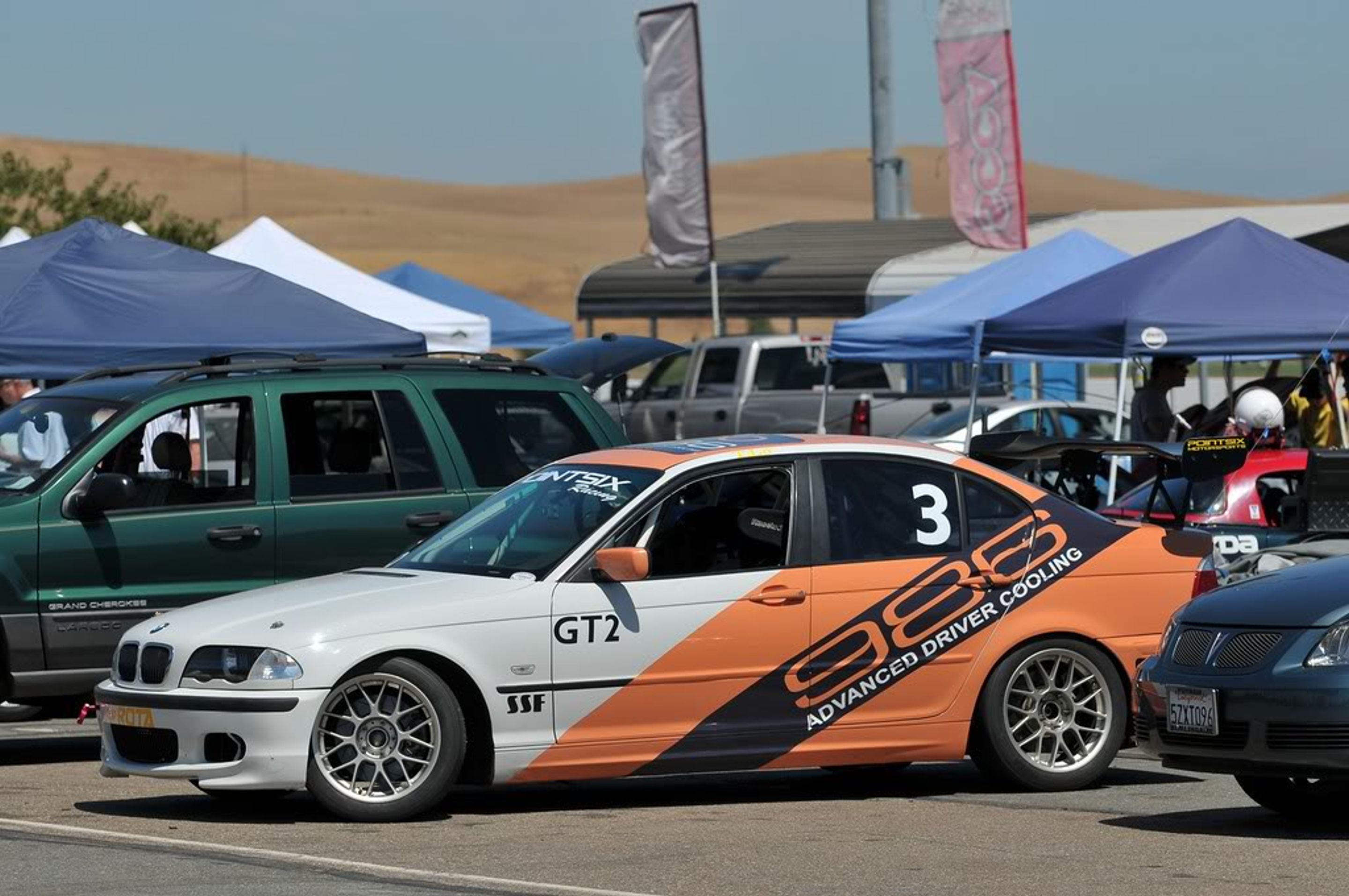 Multicolor BMW Spec E46 with 17" ARC-8 Apex wheels in Hyper Silver