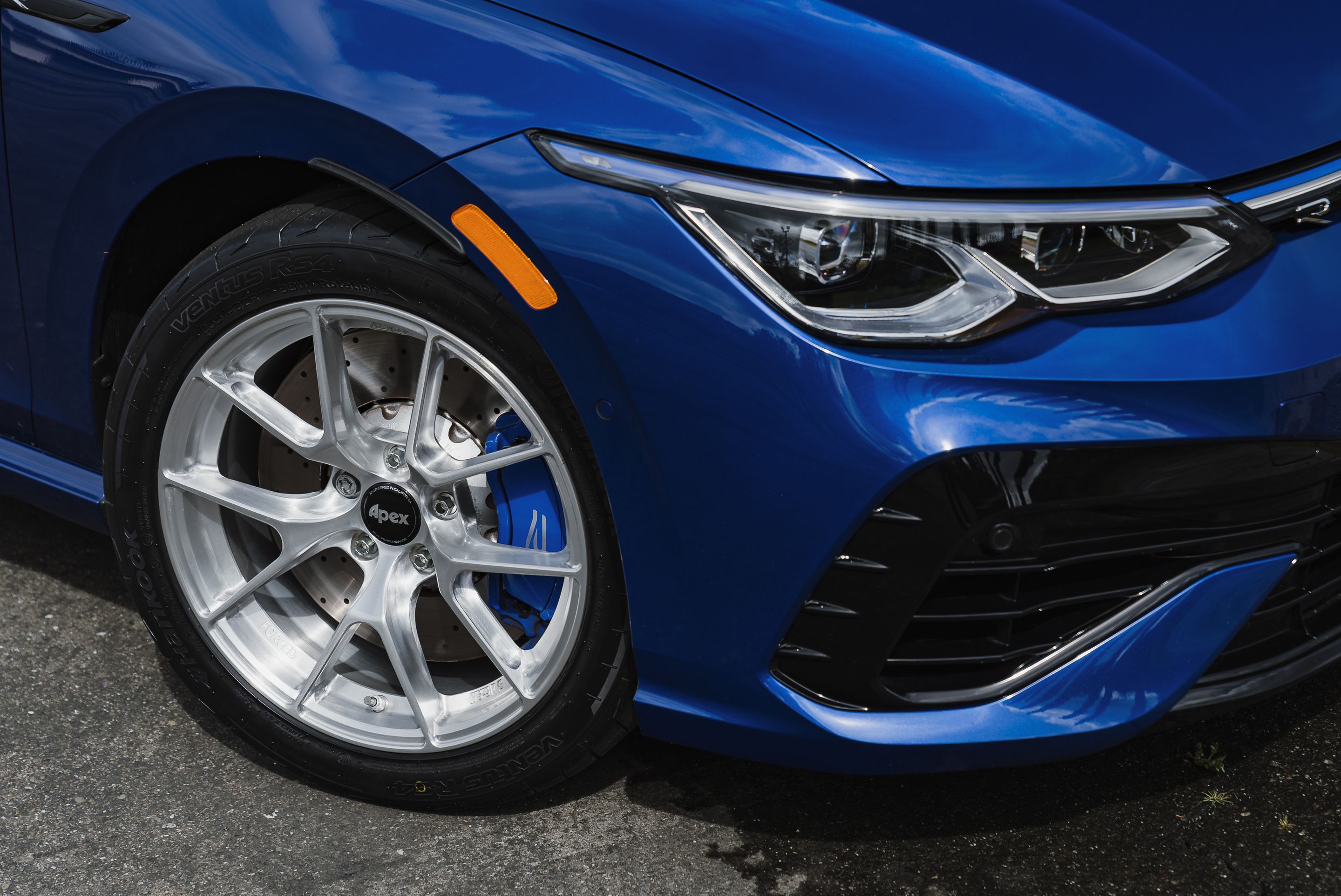 Blue VW MK8 Golf R with 17" VS-5RS Apex wheels in Brushed Clear