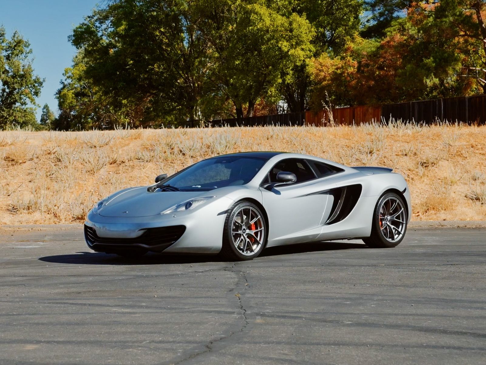 Silver McLaren MP4-12C with 19"/20" VS-5RS Apex wheels in Anthracite